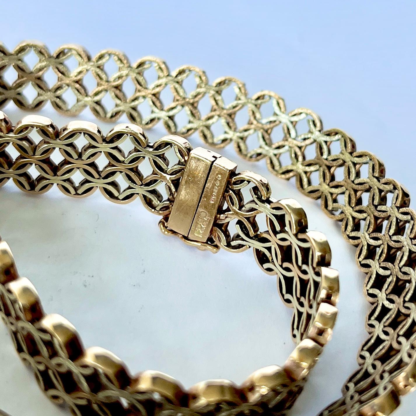 Dieses schöne Vintage-Halsband aus 9-karätigem Gold ist flach und sitzt schön. Sie wird mit einer einfachen Schließe verschlossen. Vollständig gestempelt London 1970.

Länge: 42,5 cm
Kettenbreite: 11mm 

Gewicht: 45,8 g
