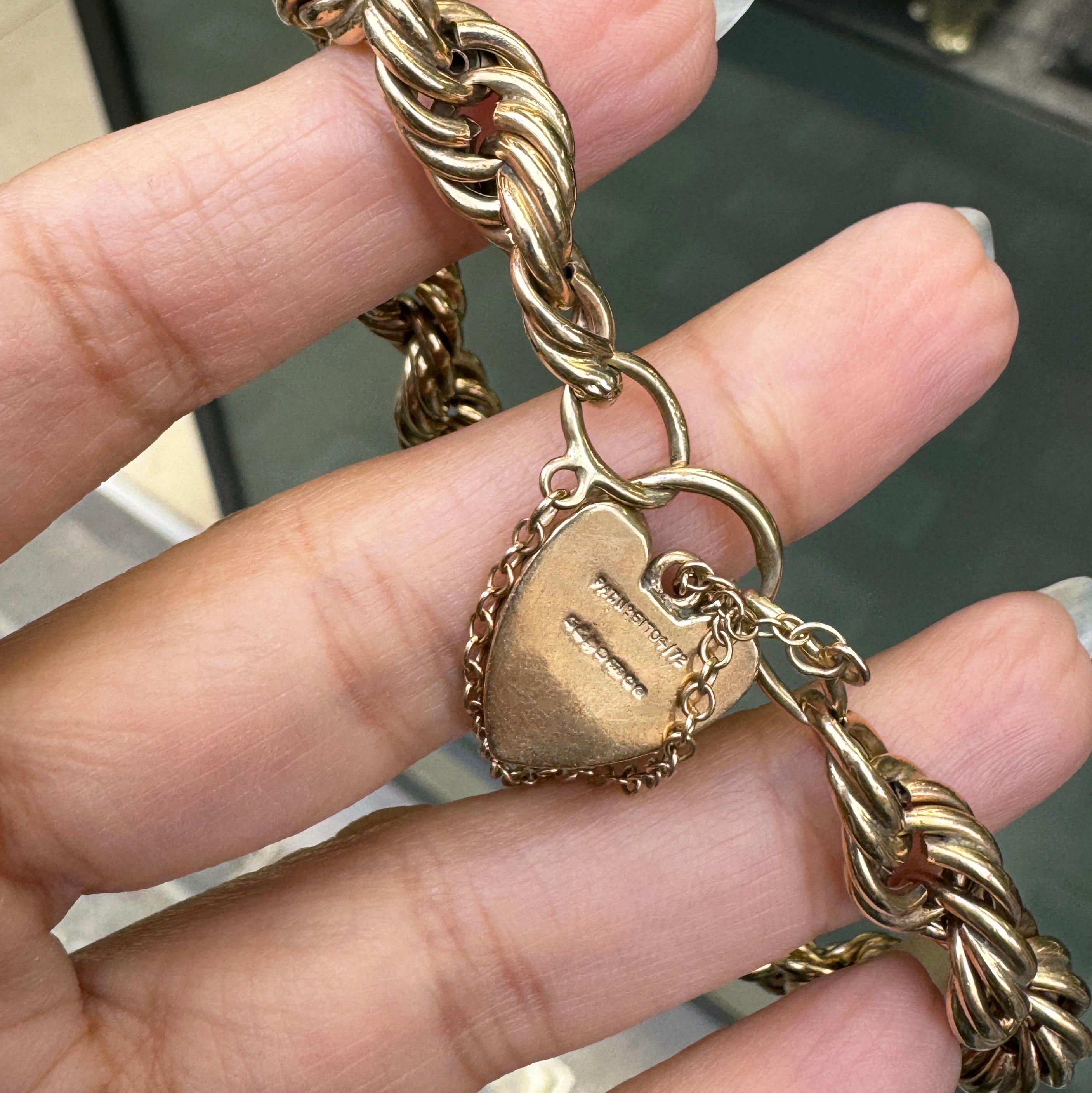 da uomo o donna Bracciale d'epoca in oro giallo 9 carati a maglie intrecciate con lucchetto a cuore, 1977 in vendita