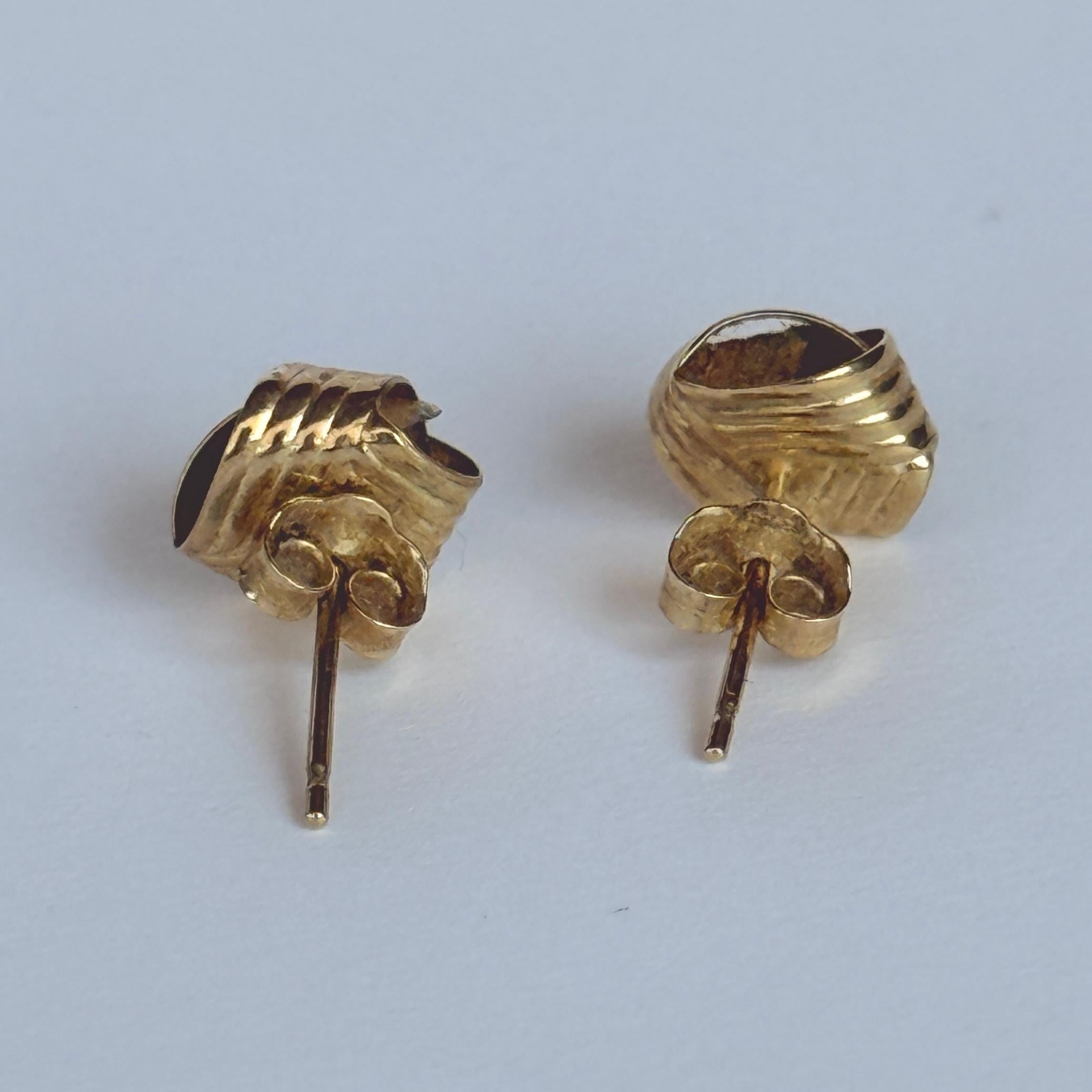 Pendiente vintage de nudo de oro amarillo de 9 quilates en Bueno estado para la venta en Chipping Campden, GB