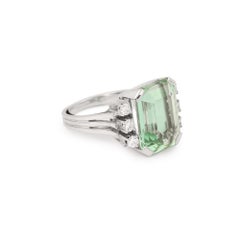 Vintage 9 Carats Green Tourmaline and Diamonds 18 Carat White Gold Ring