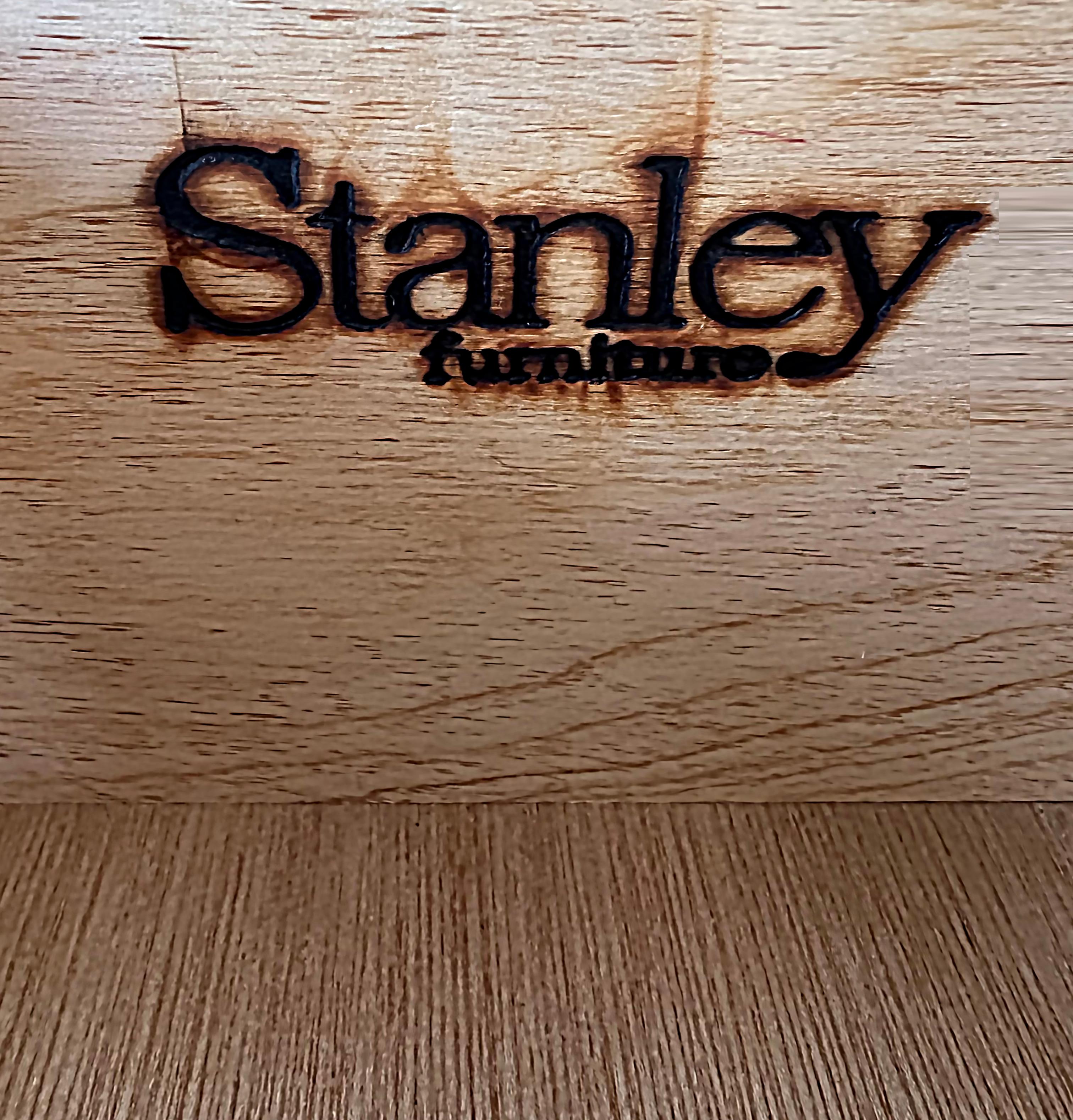 Bois Commode cérusée vintage à 9 tiroirs de Stanley Furniture en vente