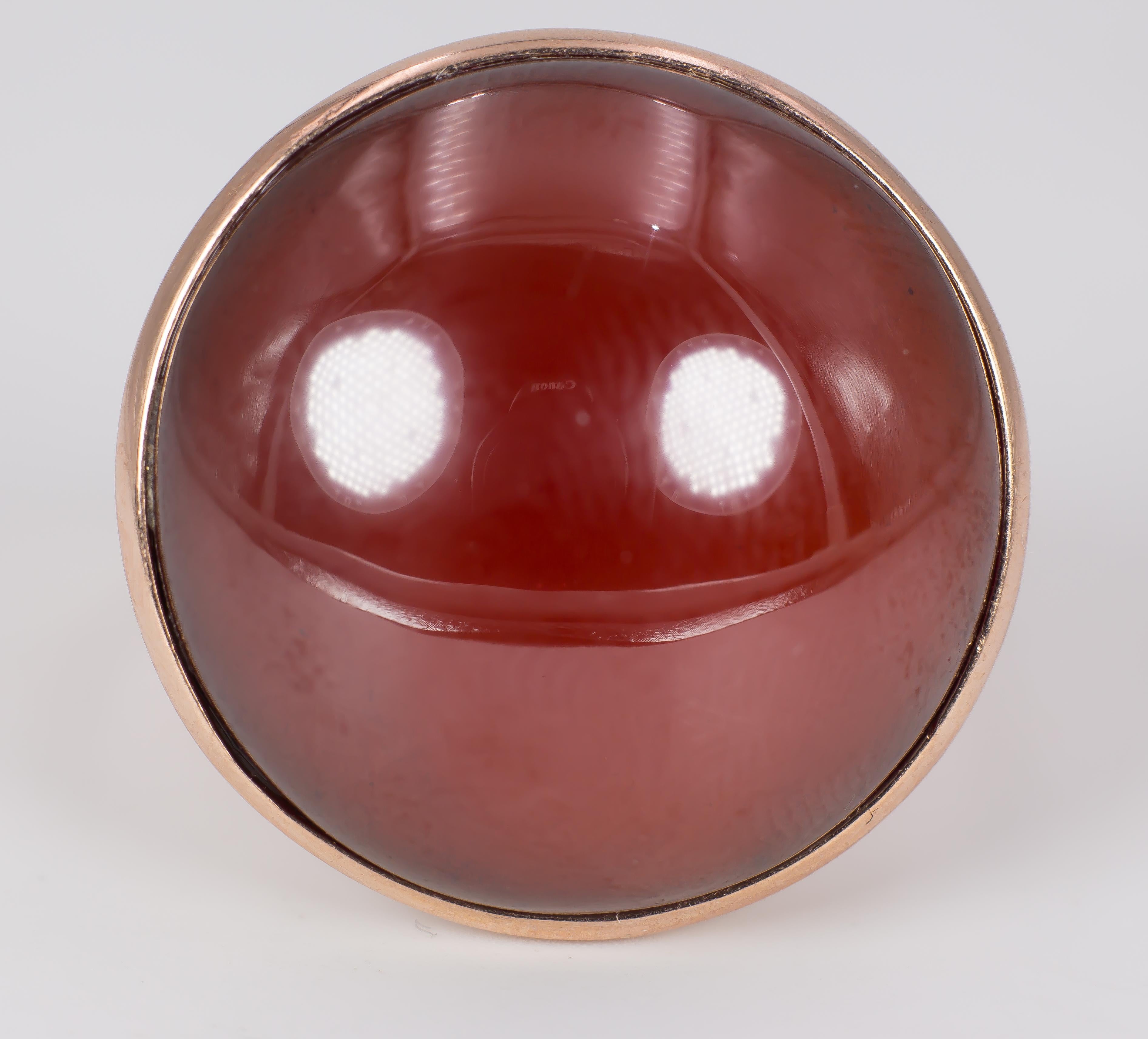 A vintage button ring, decorated with a round carnelian and sets in a 9K mount. The shape of this ring gives a nice and fine look to the hand. The ring dates from the 1960s. 

MATERIALS
9K gold, carnelian

RING SIZE
10 US (resizable)

WEIGHT
17.7 g