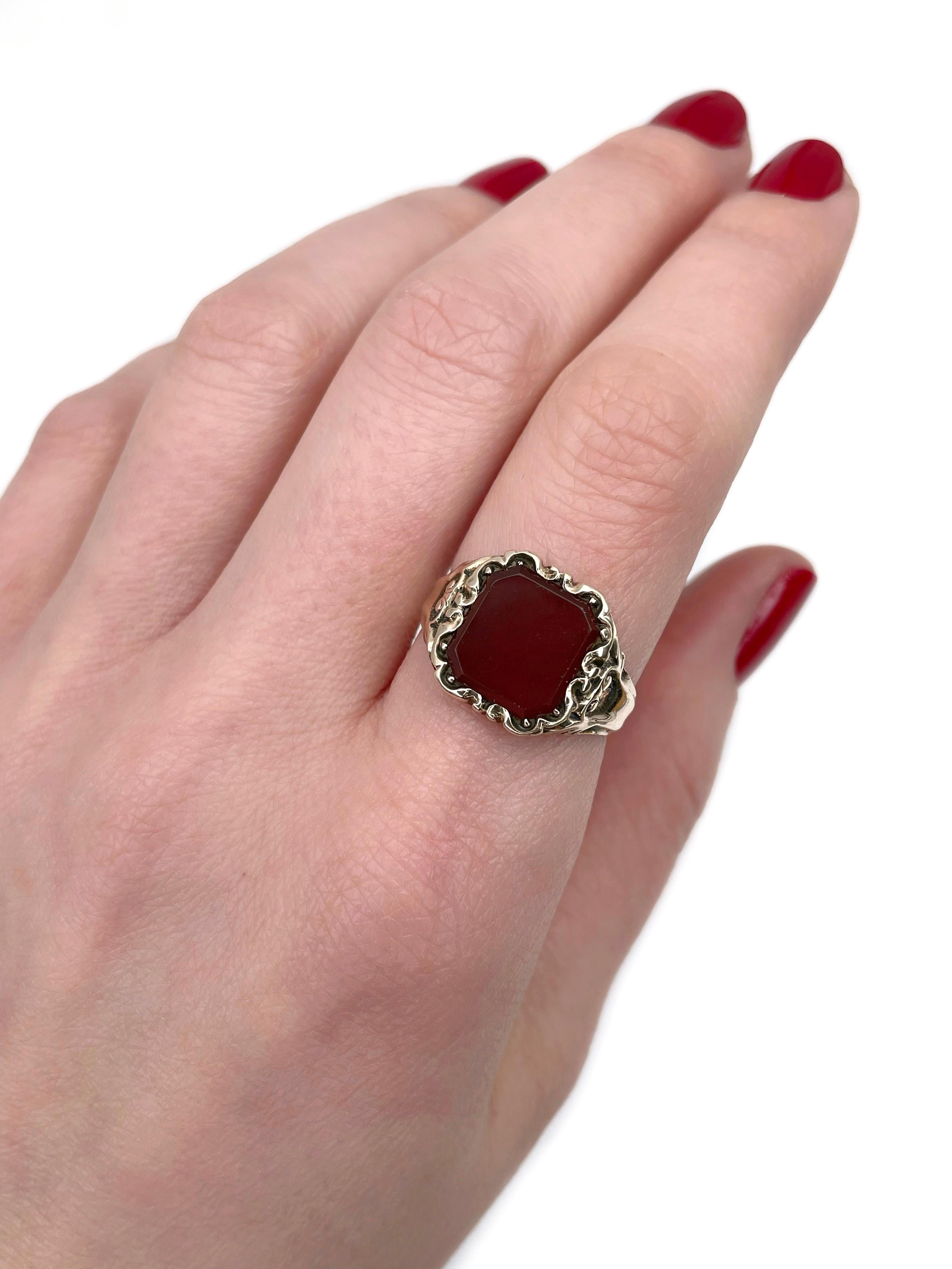 This is a vintage signet ring crafted in 9K slightly yellow gold. The piece features carnelian. Circa 1960.

Weight: 5.11g
Size: 16.5 (US 6)

IMPORTANT: please ask about the possibility to resize before purchase. This process takes 2-7 days