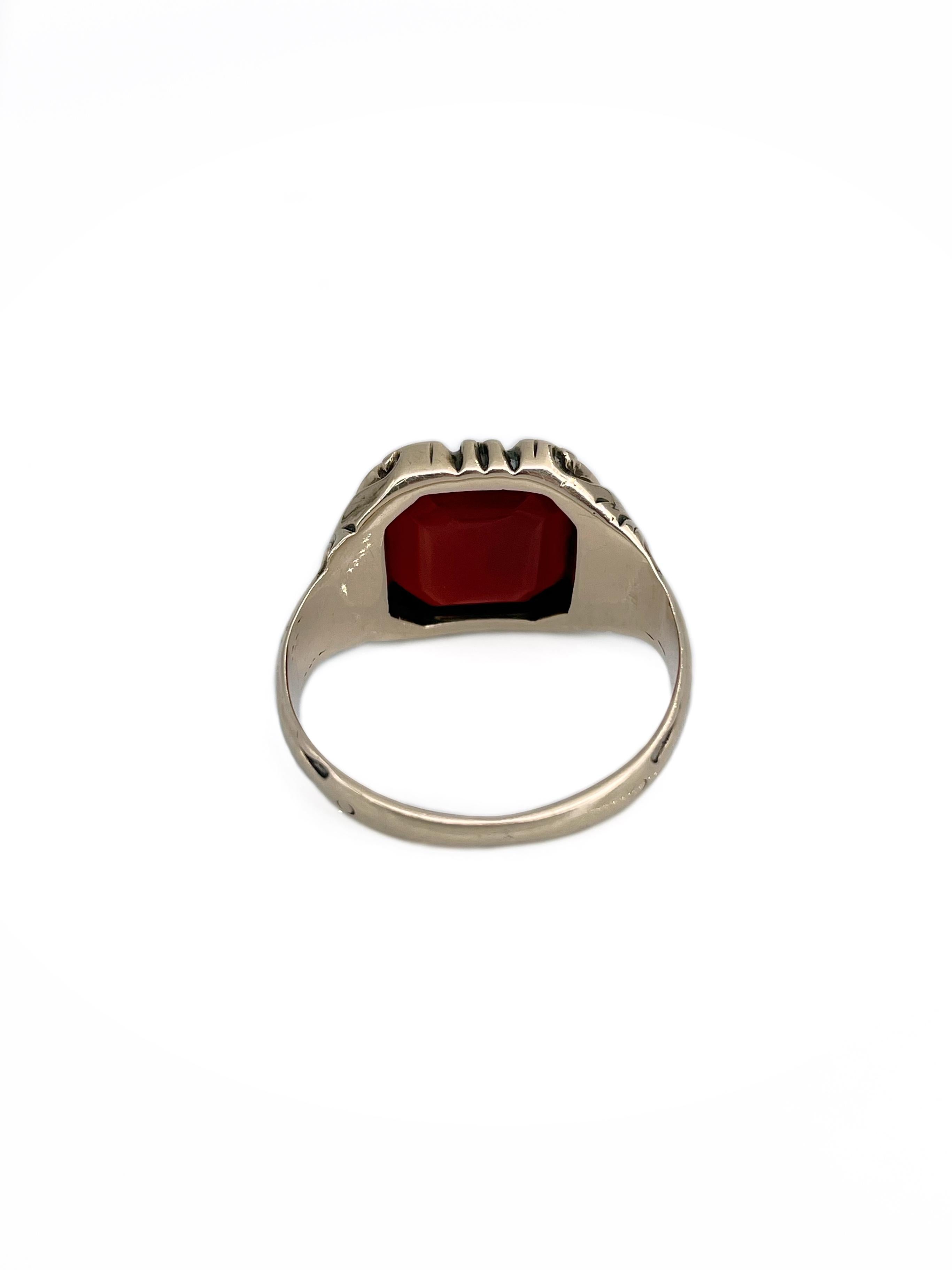Women's or Men's Vintage 9 Karat Gold Carnelian Signet Ring For Sale