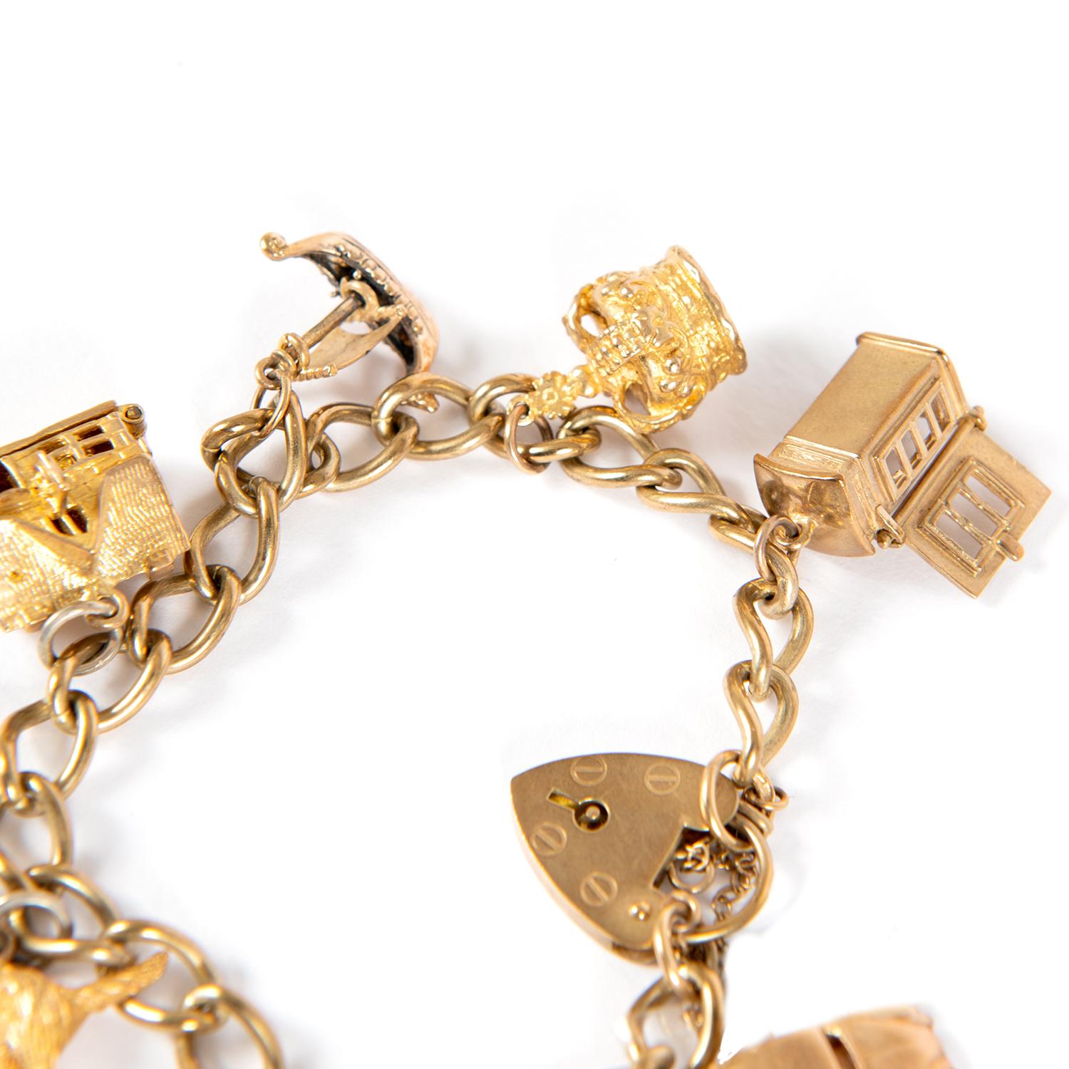 Vintage 9 Karat Gold Charms-Armband England Mitte 900' im Zustand „Hervorragend“ in Bari, IT