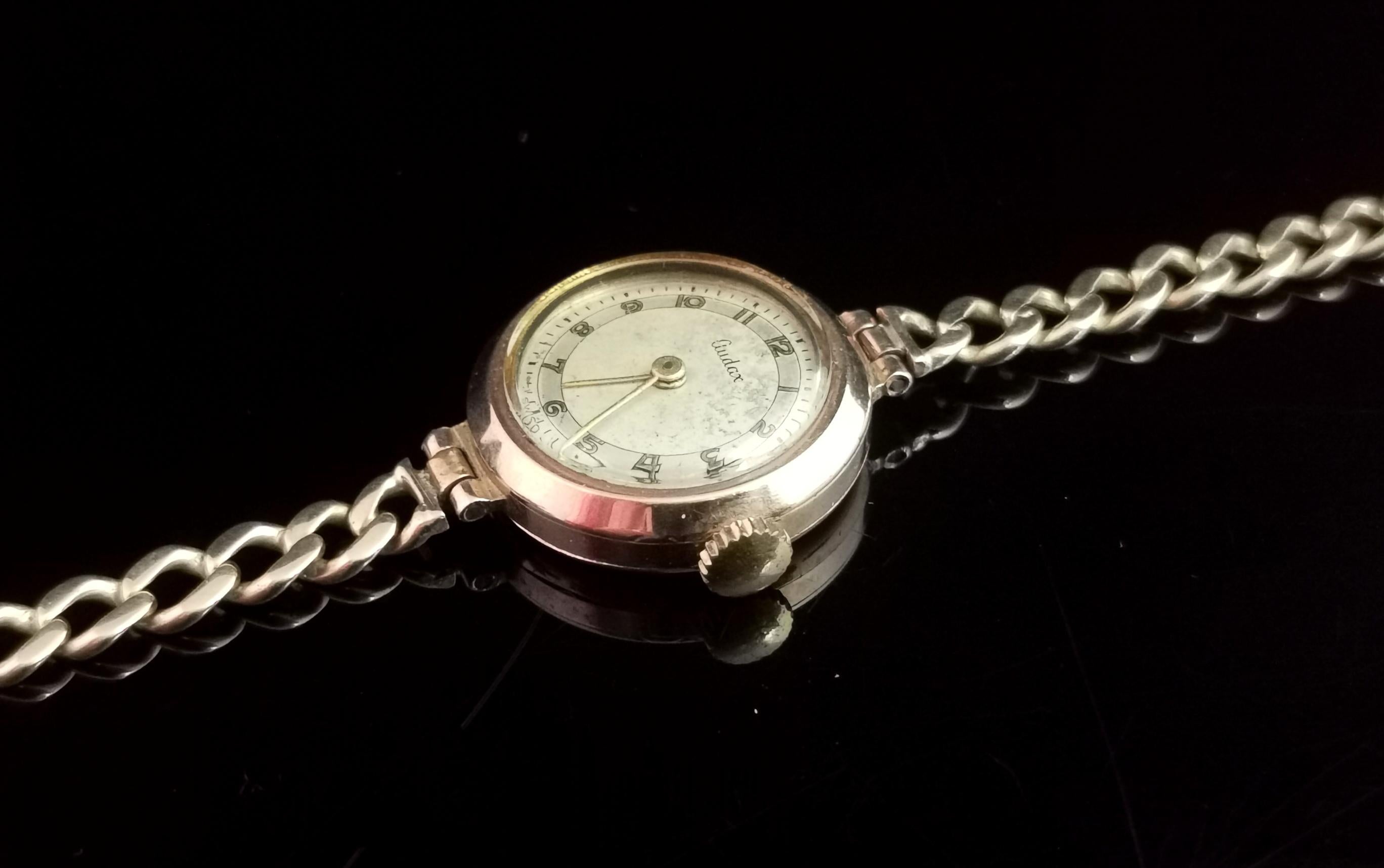 Vintage 9 Karat Gold Ladies Wristwatch, Curb Link Bracelet, 1950s 5