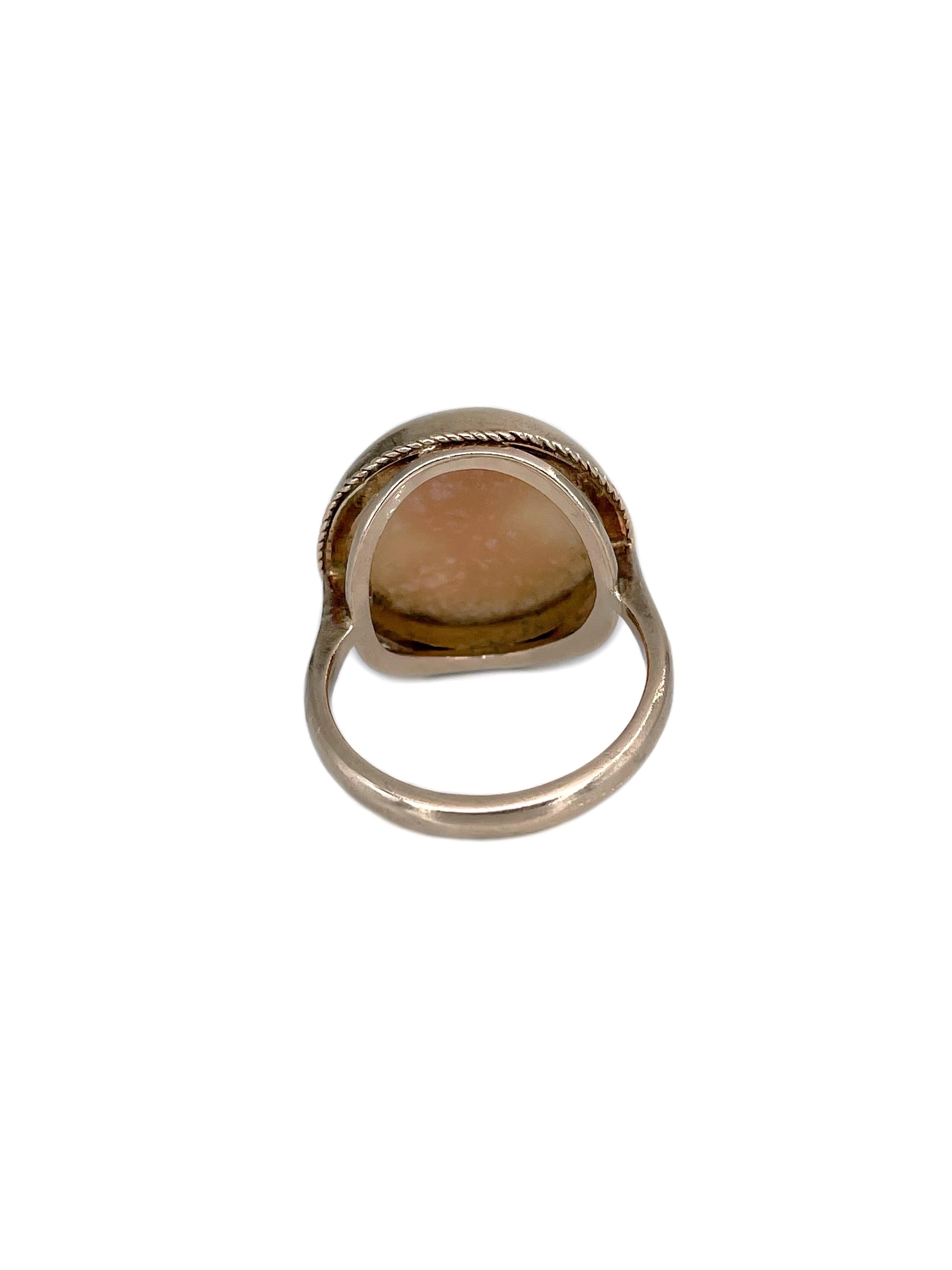 Anello con sigillo rotondo con profilo a conchiglia per donna in oro 9 carati vintage in vendita 1