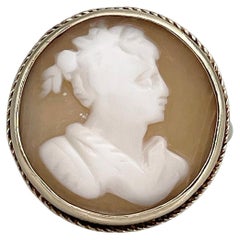 Vintage 9 Karat Gold Lady Profile Shell Cameo Round Signet Ring