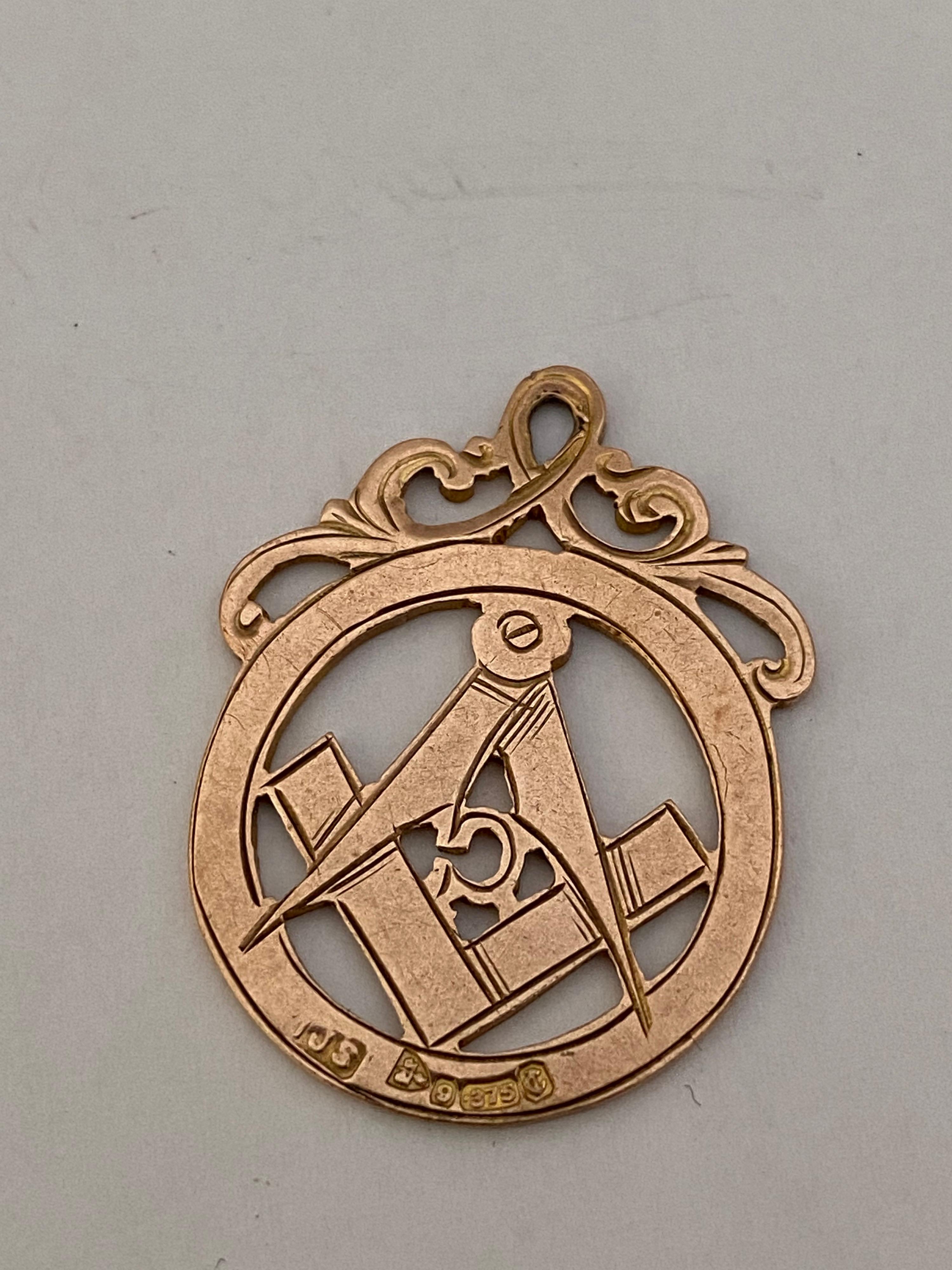 Vintage 9 Karat Gold Masonic Pendant For Sale 5