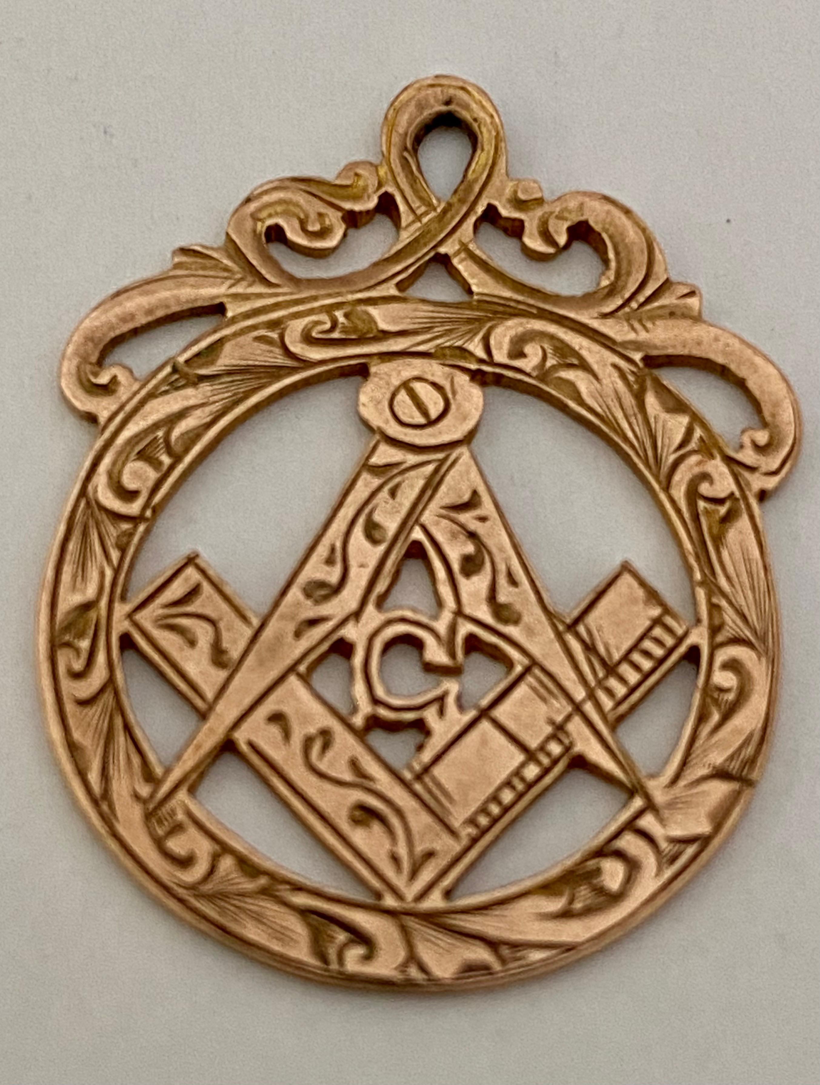Vintage 9 Karat Gold Masonic Pendant For Sale 6