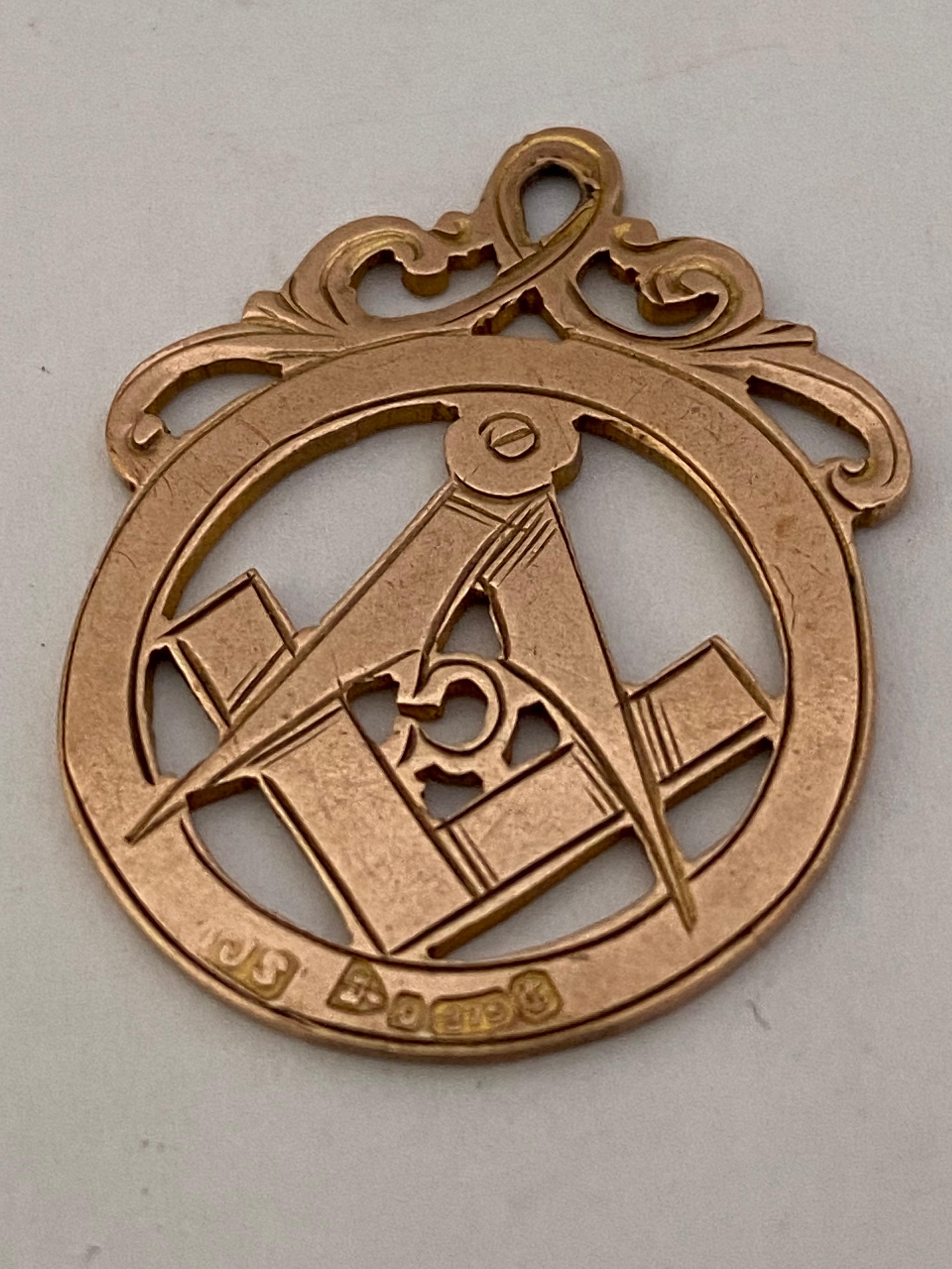 Vintage 9 Karat Gold Masonic Pendant For Sale 1