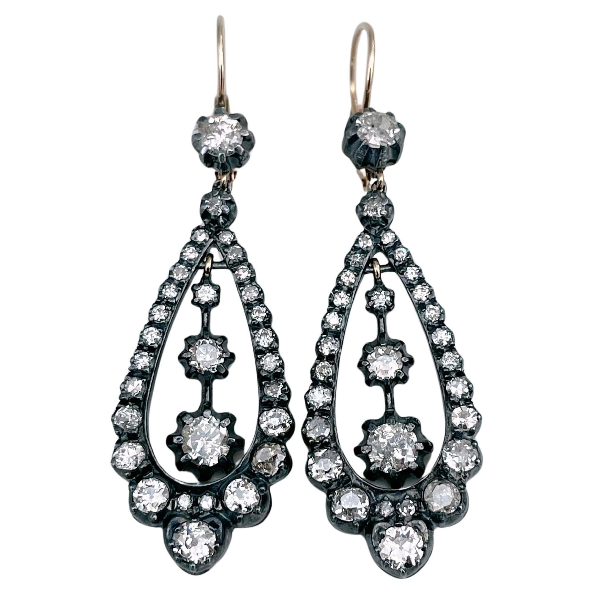Ohrringe mit Klappbrisur aus 9 Karat Gold und Silber mit Diamant-Tropfen