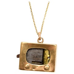 Vintage 9 Karat Gold Wedding March Music Box "Radio" Pendant