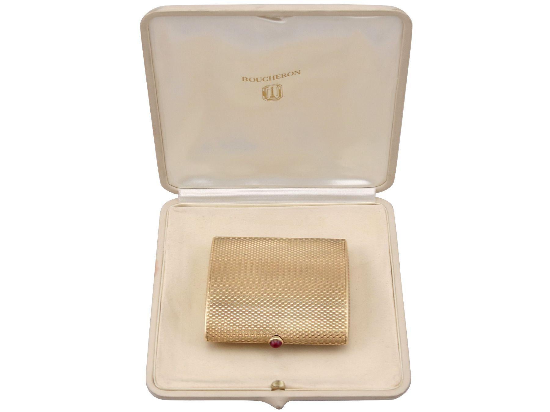 Vintage 1964 Yellow Gold and Ruby Compact by Boucheron For Sale 10