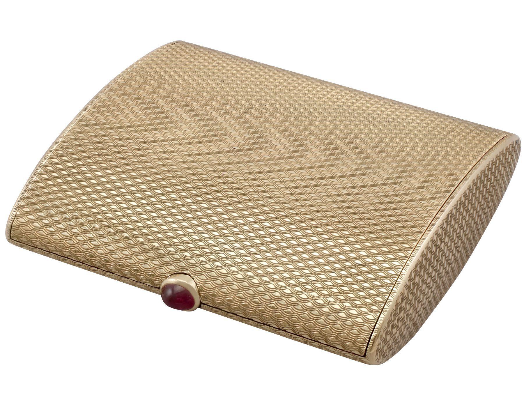 British Vintage 1964 Yellow Gold and Ruby Compact by Boucheron For Sale