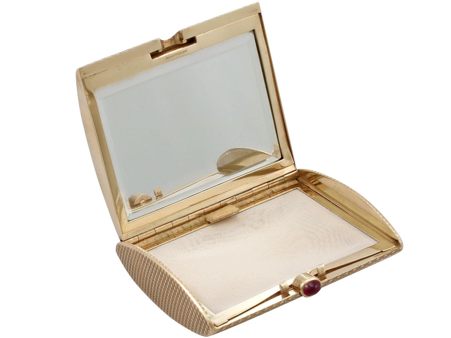 Vintage 1964 Yellow Gold and Ruby Compact by Boucheron For Sale 2
