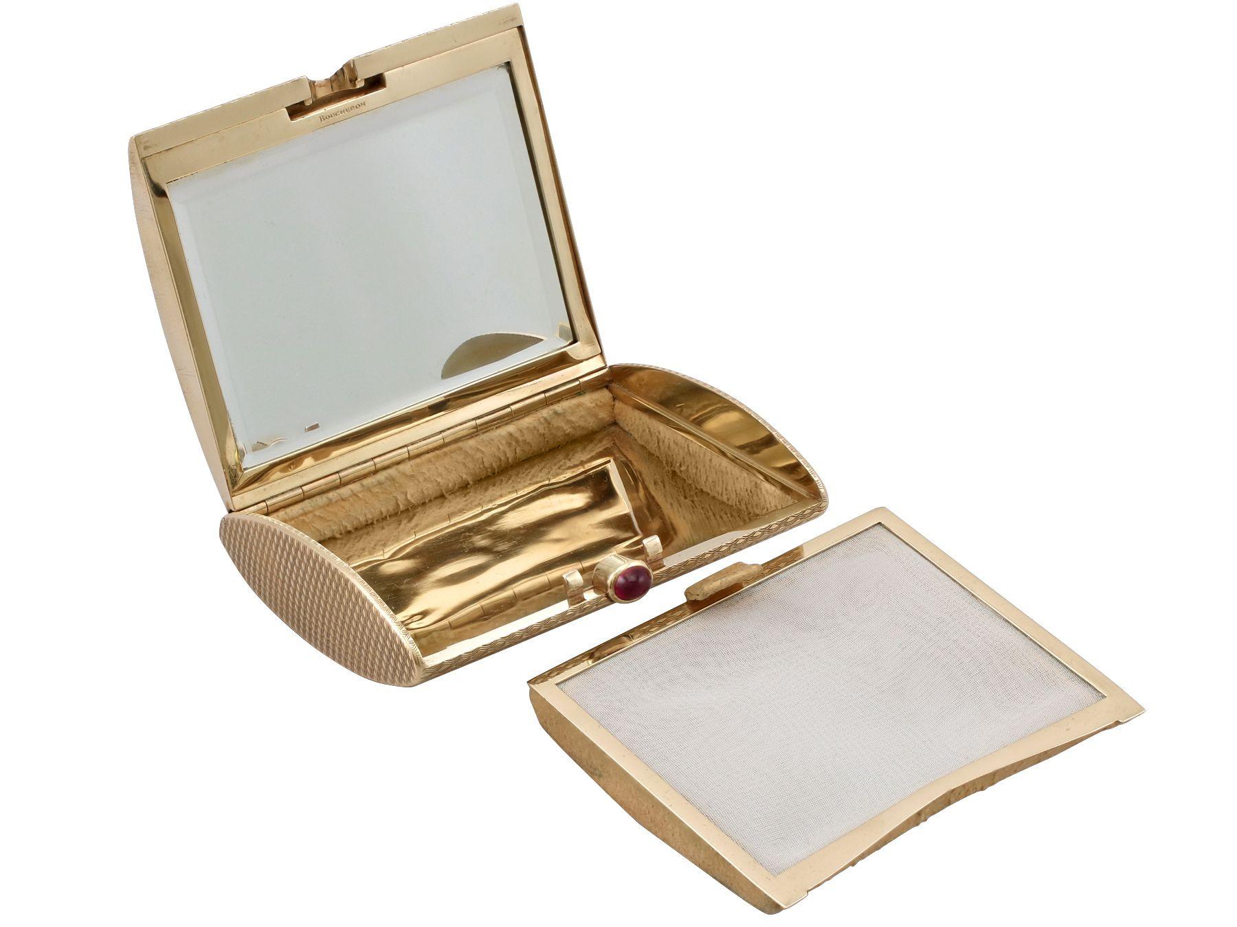 Vintage 1964 Yellow Gold and Ruby Compact by Boucheron For Sale 3