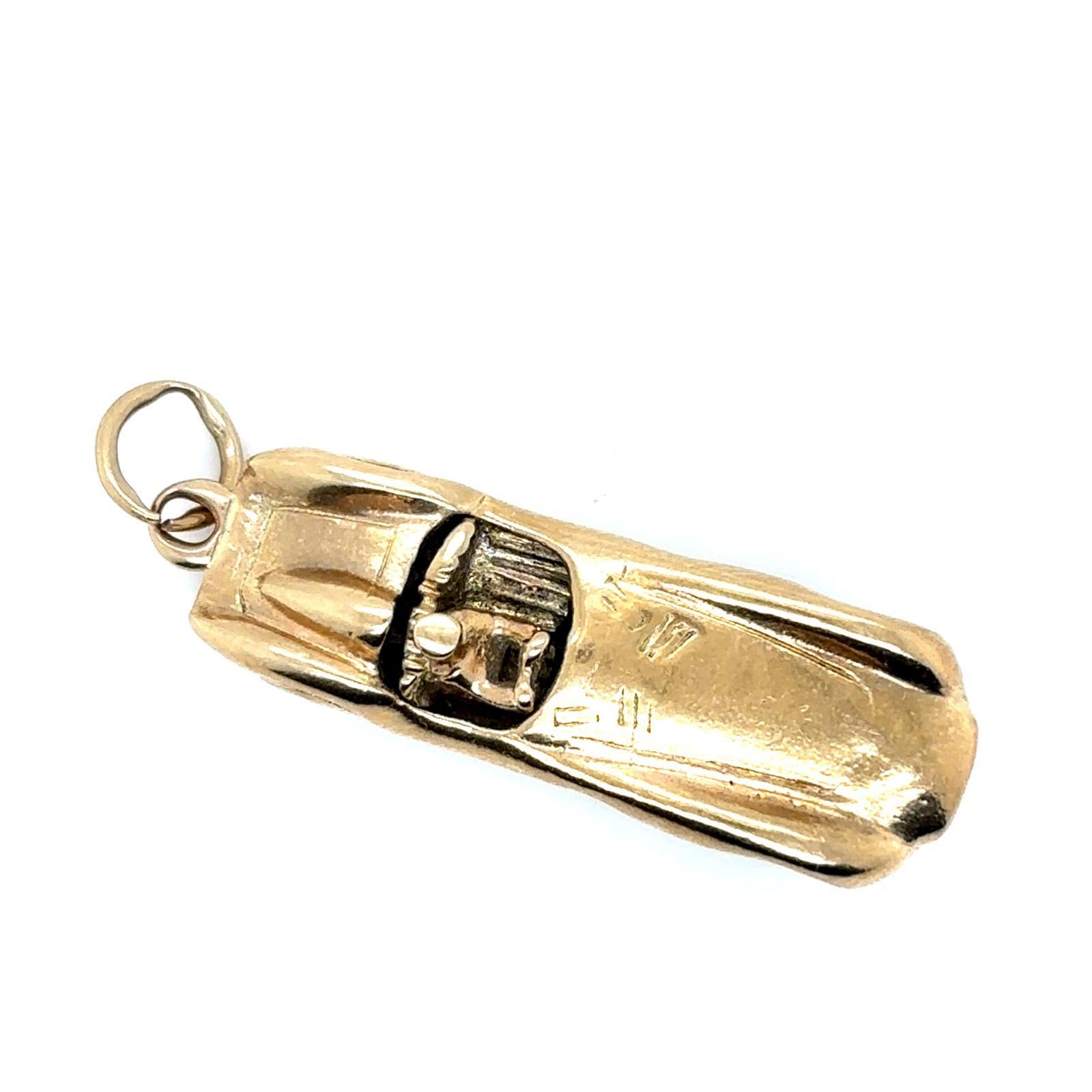 Vintage 9 Karat Yellow Gold Aston Martin DBR1 Racing Car Charm For Sale 4