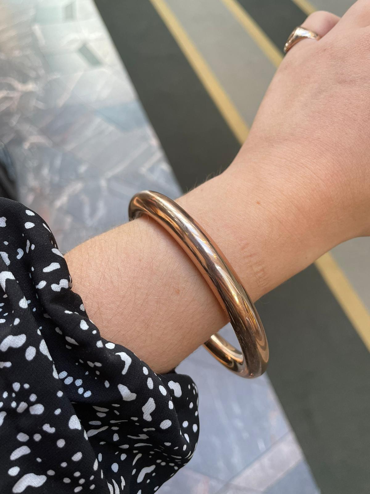 Retro Vintage 9 Karat Yellow Gold Bangle by Henry Griffith & Sons, Circa 1940