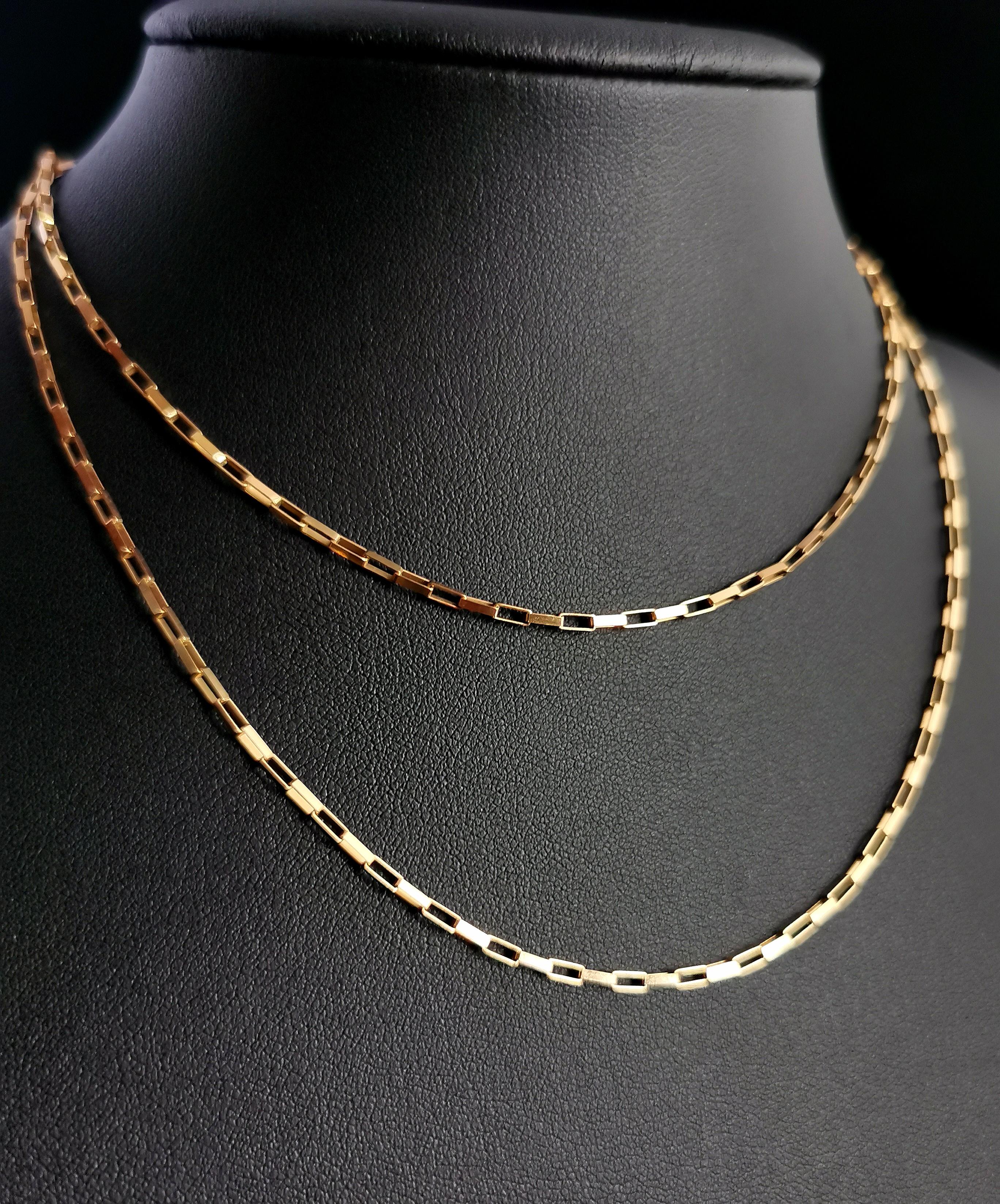 A gorgeous vintage 9 karat yellow gold chain necklace.

It has boxy rectangular belcher style links which give it lots of shimmer when moved.

It is a great length perfect for your favourite lockets and pendants.

It has a spring ring clasp