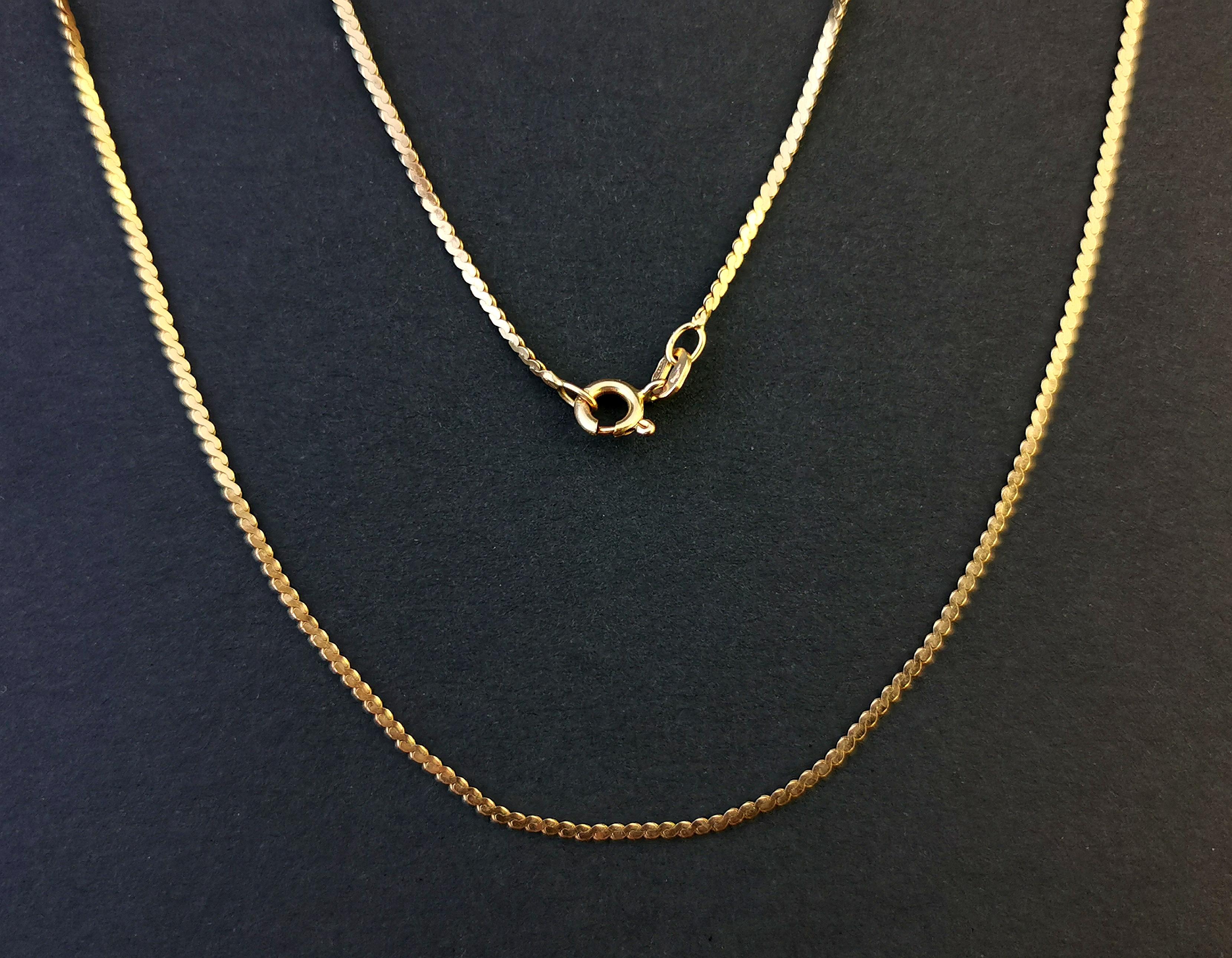 Vintage 9 Karat Yellow Gold Chain Necklace, Wavy Herringbone Link, 1970s 5