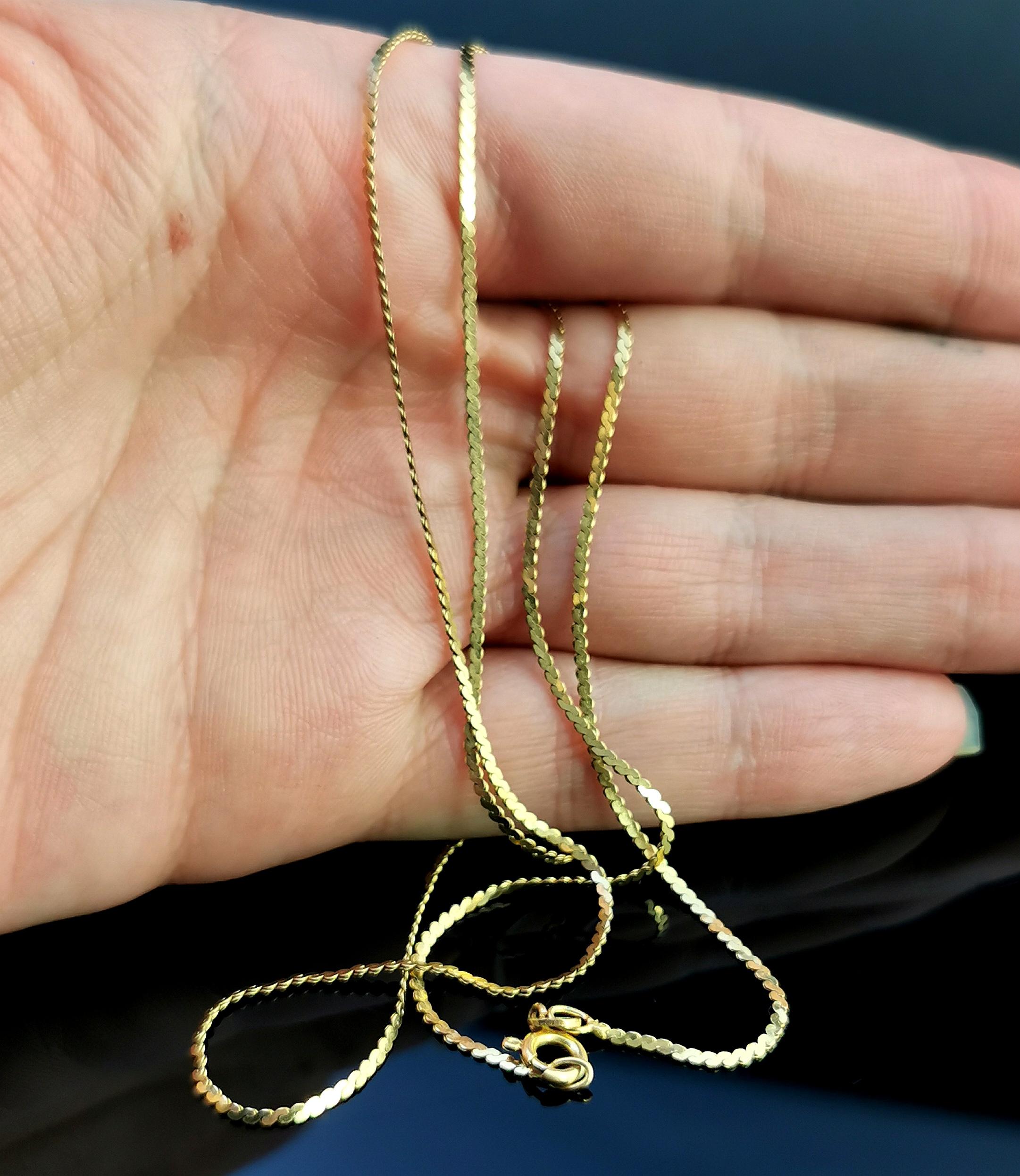 Vintage 9 Karat Yellow Gold Chain Necklace, Wavy Herringbone Link, 1970s 3