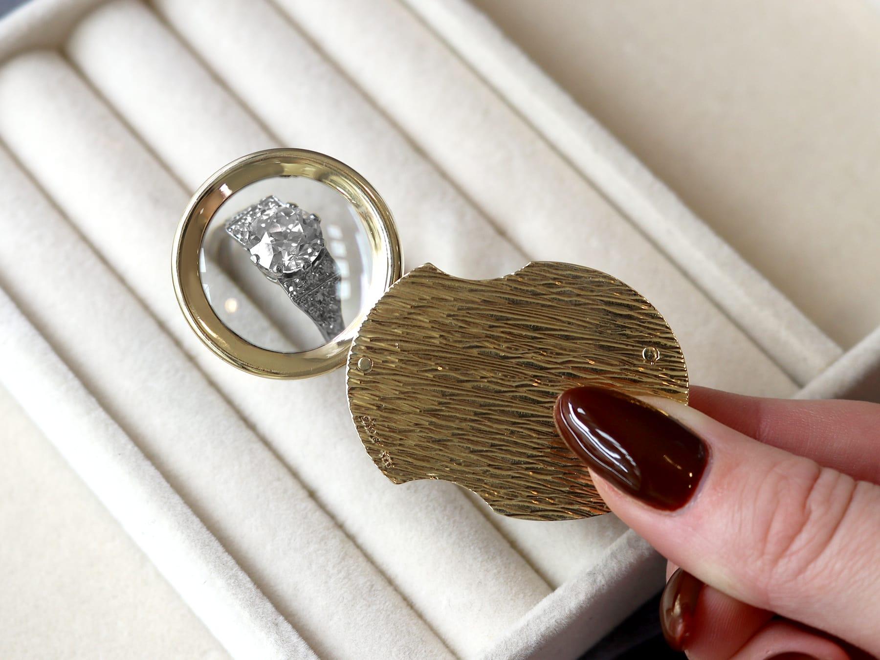 Vintage 9 Karat Yellow Gold Loupe (1971) For Sale 1