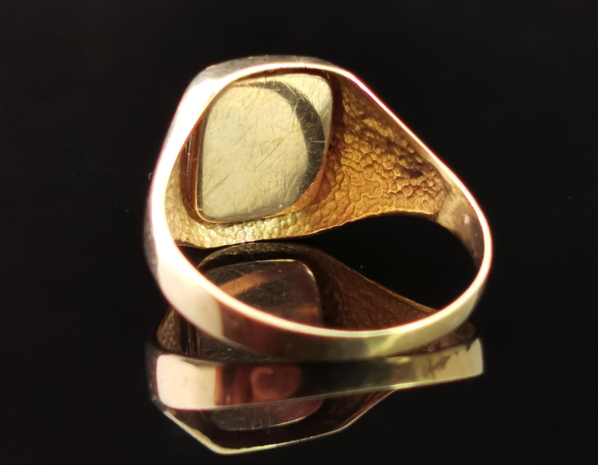 Vintage 9 Karat Yellow Gold Masonic Swivel Ring, Signet, Blue Enamel In Fair Condition In NEWARK, GB