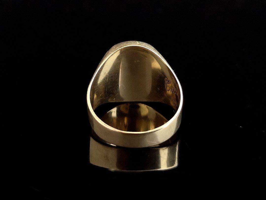 Vintage 9 Karat Yellow Gold Onyx Signet Ring, Large In Fair Condition In NEWARK, GB