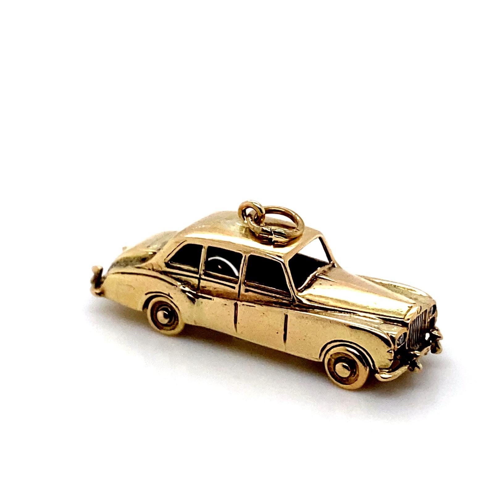 Vintage 9 Karat Gelbgold Rolls Royce Diamant-Anhänger (Rundschliff) im Angebot
