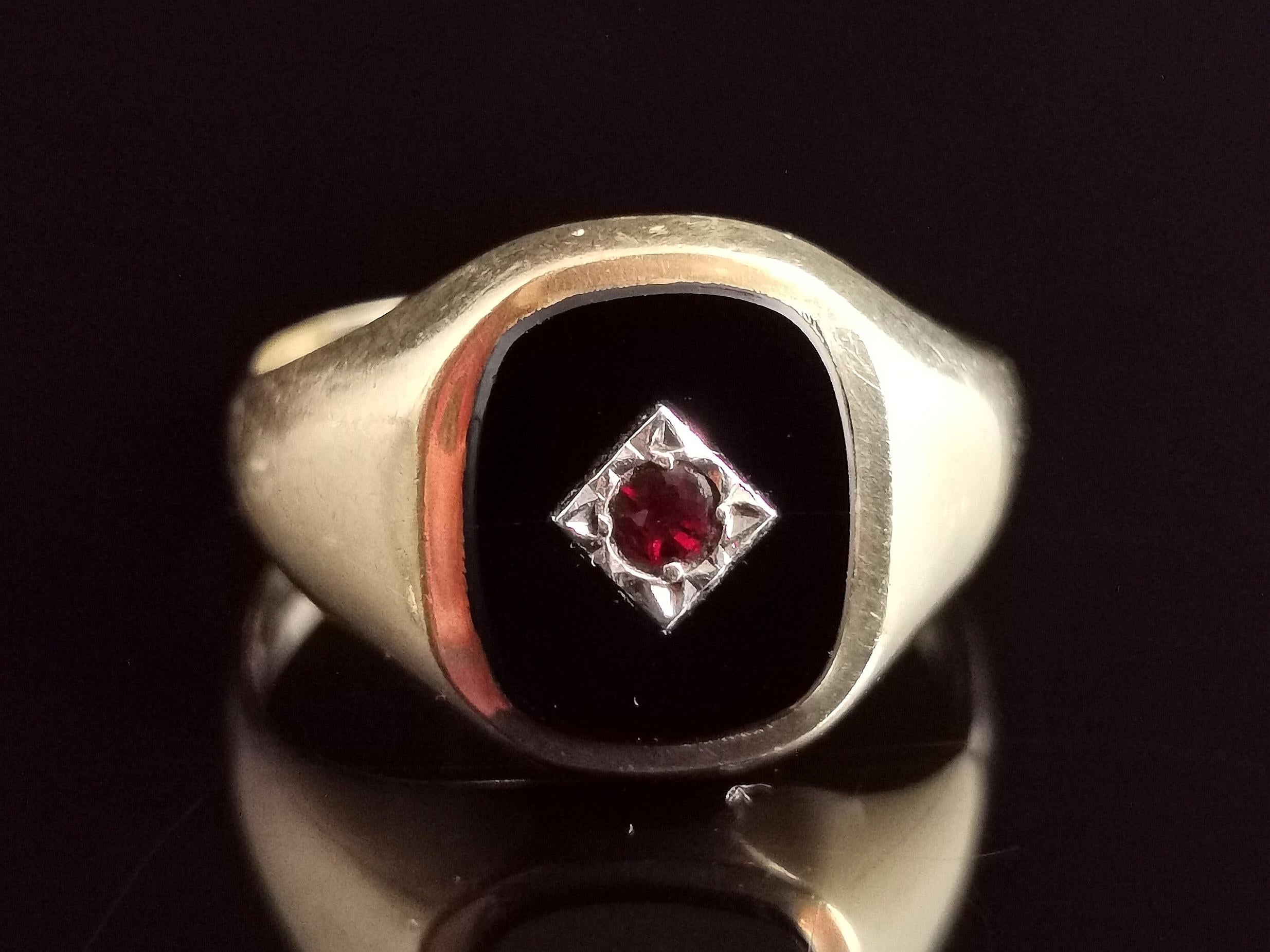 Vintage 9 Karat Yellow Gold Signet Ring, Onyx and Garnet 9