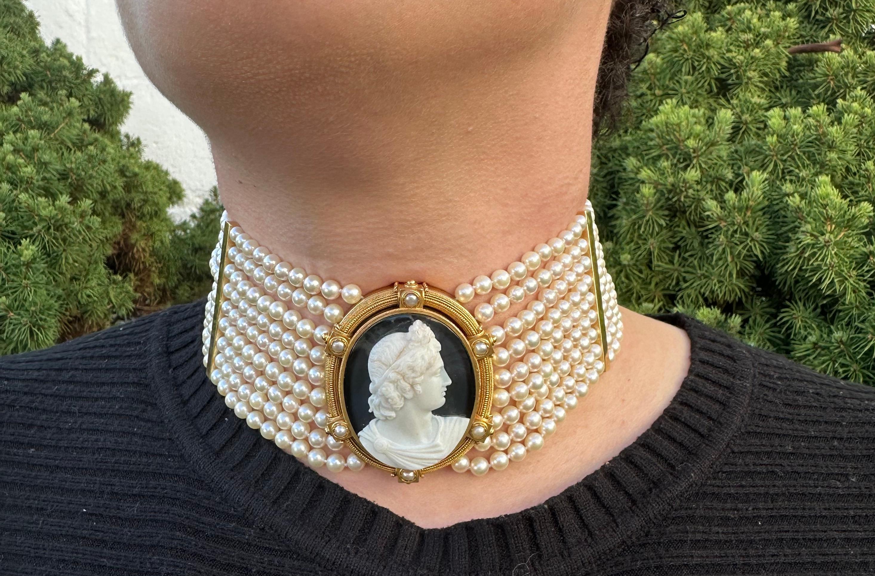 Collier ras du cou vintage 9 brins avec fermoir spatial en or 18 carats et centre en agate camée sculptée en vente 3
