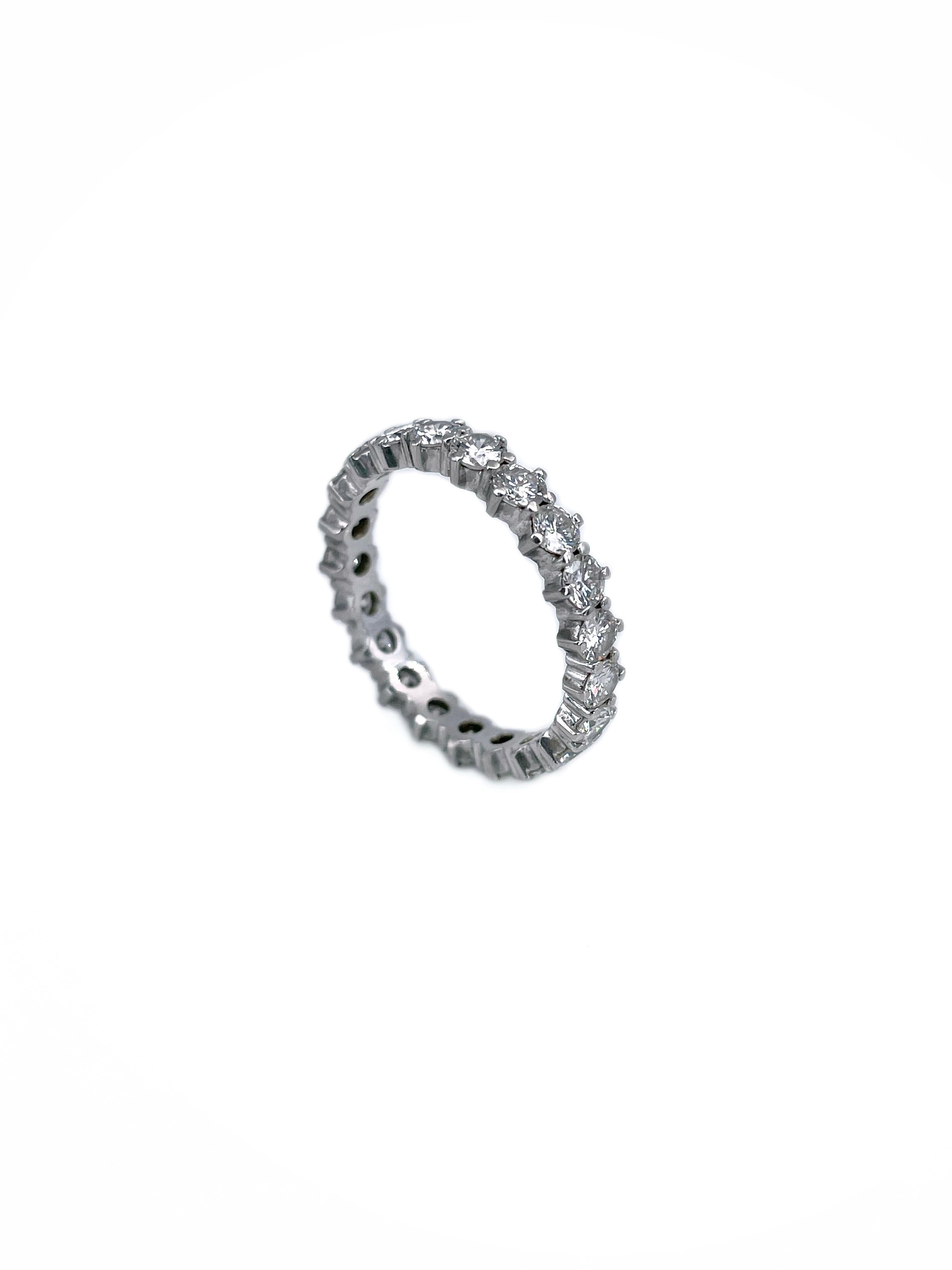 This is a vintage eternity ring crafted in 900 hallmark platinum. Circa 1970. 

The piece features 21 round brilliant cut diamonds: TW 2.00ct, RW-W, VVS-VS. 

Weight: 3.50g  
Size: 16.75 (US 6.25)

IMPORTANT: cannot be resized

———

If you have any