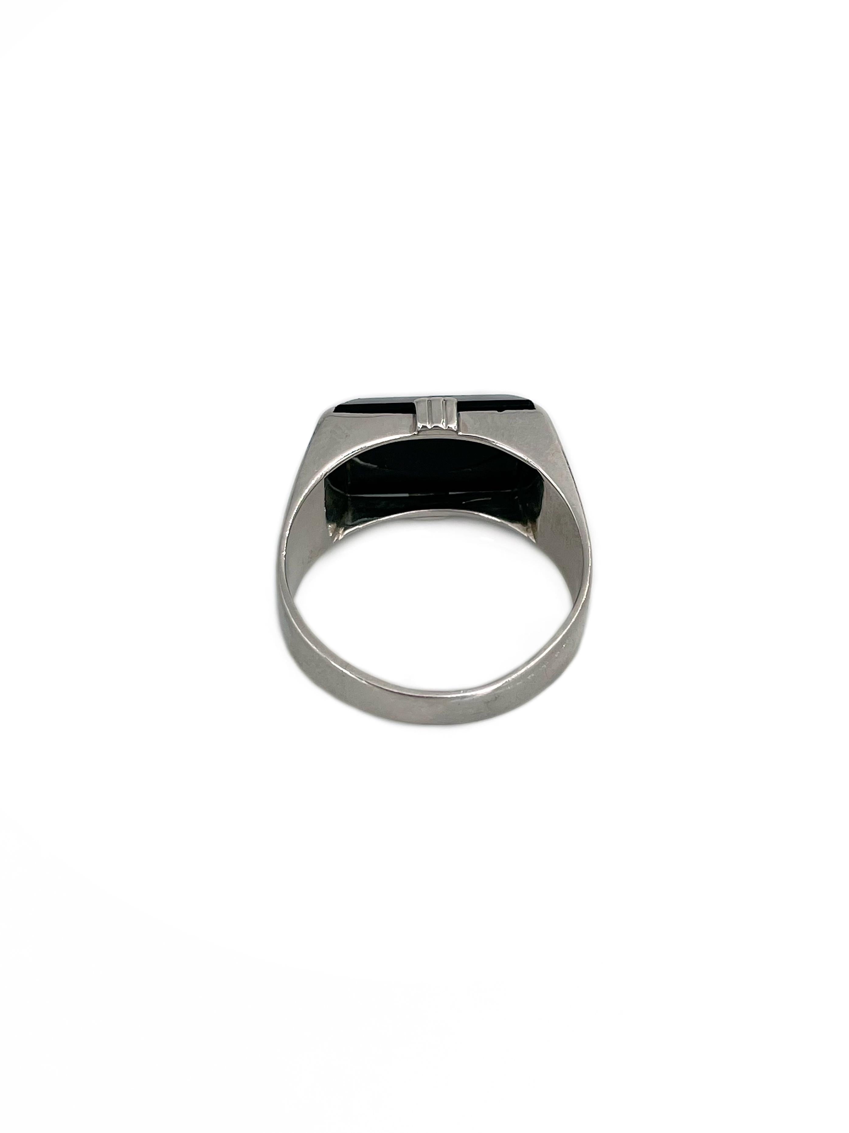 Vintage 900 Platinum Black Onyx Rectangle Signet Ring In Good Condition For Sale In Vilnius, Vilniaus apskr.