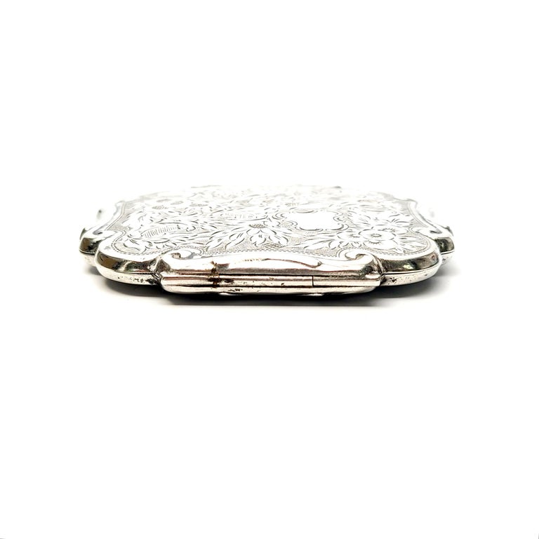 Vintage 900 Silver Floral and Stripe Etched Compact In Good Condition For Sale In New Milford, CT