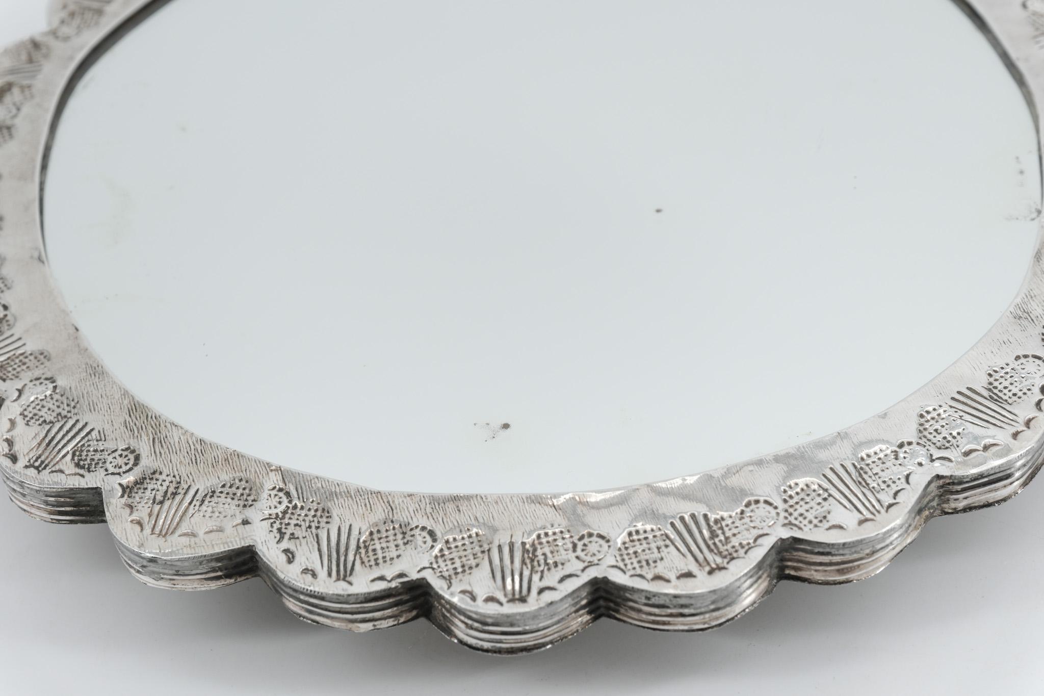 XX secolo Specchio da appendere vintage 900 Silver Floral Repoussé in vendita