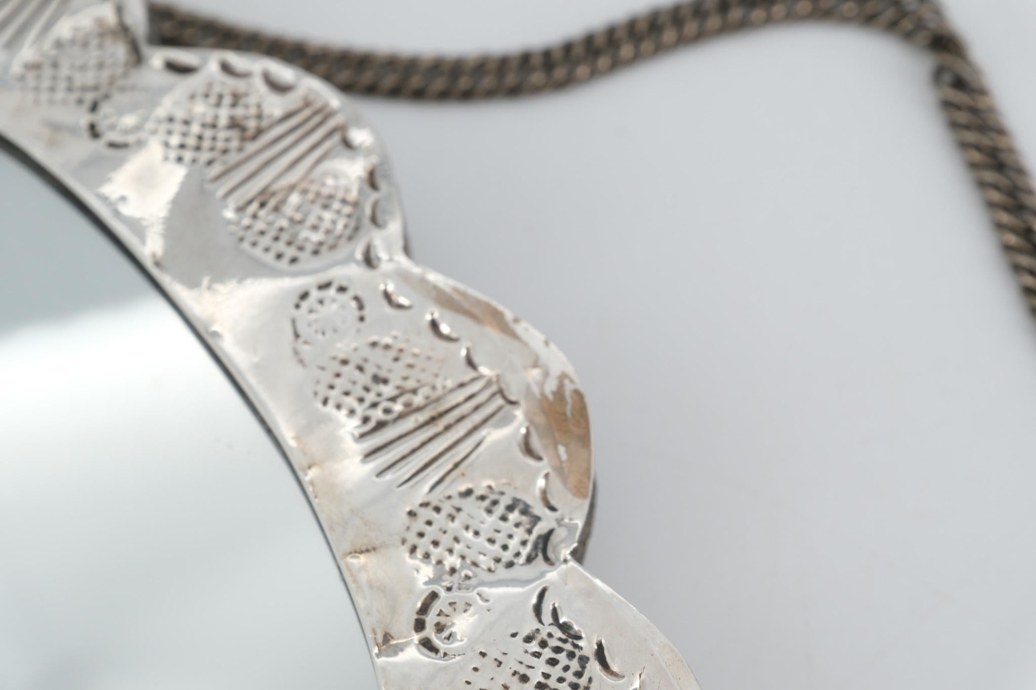 Specchio da appendere vintage 900 Silver Floral Repoussé in vendita 1