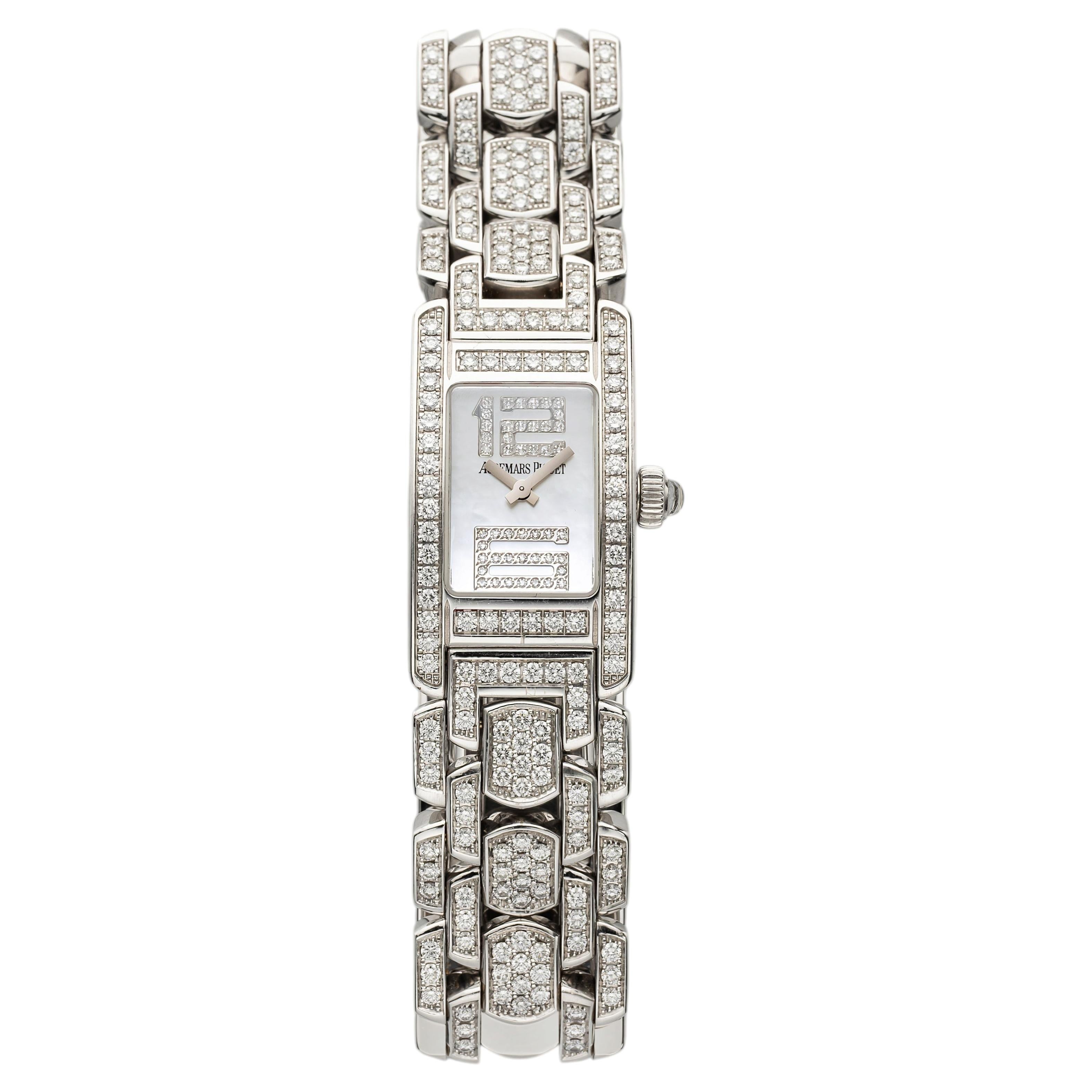 Audemars Piguet Promesse vintage des années 90, référence 67465BC, en or blanc 18 carats, cadran en nacre et diamants, mouvement à quartz, 18 mm