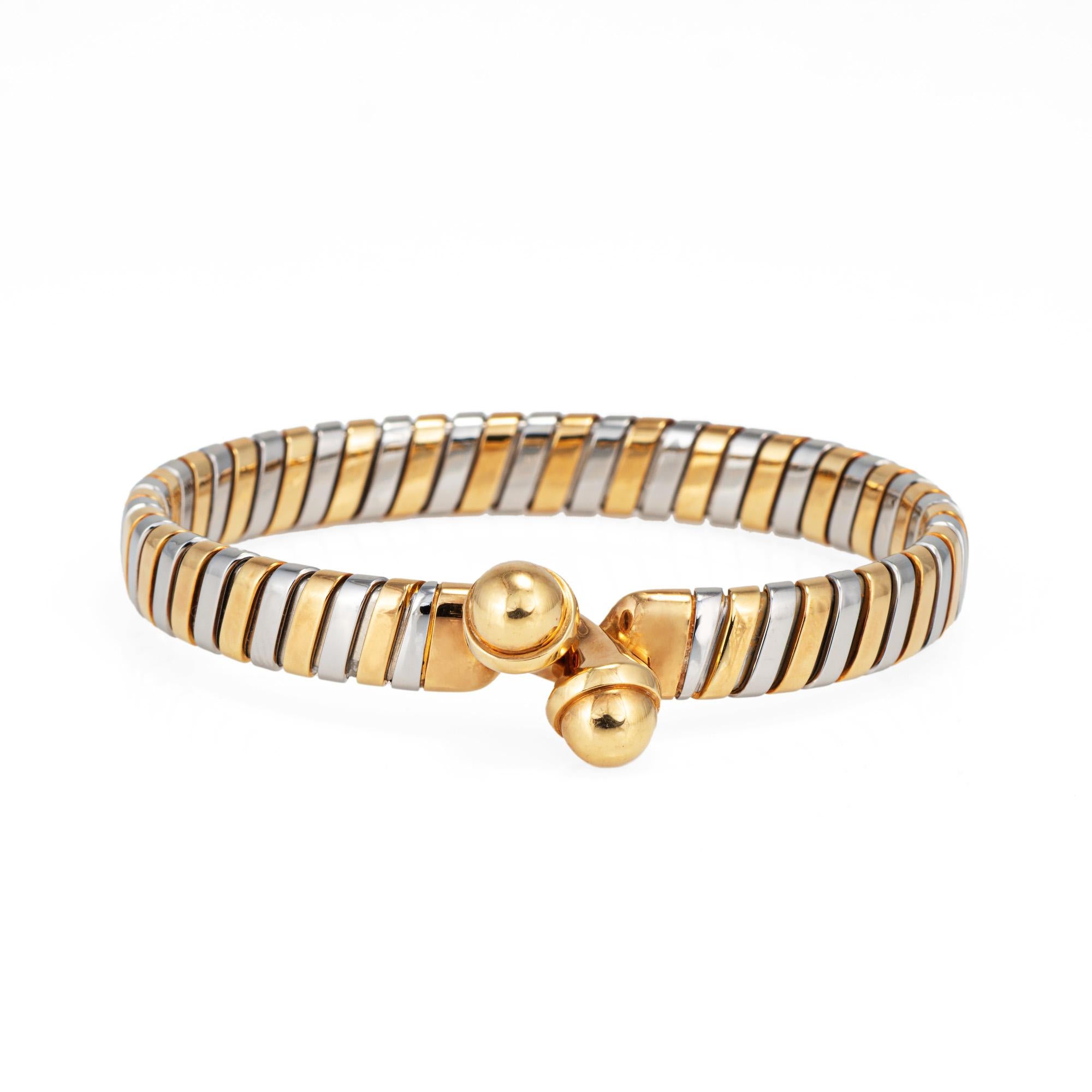 Stilvolles Bulgari 'Tubogas'-Armband aus 18 Karat Gelbgold und Edelstahl (ca. 1990er Jahre).  

Das Armband ist einem flexiblen Gasrohr nachempfunden und wird mit einem doppelten Kugelhakenverschluss geschlossen. Die Herstellung des Tubogas-Designs