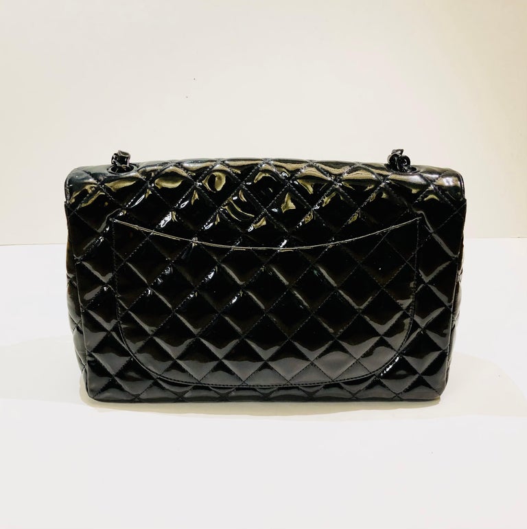- Vintage 90s Chanel black patent leather shoulder flap bag. 

- Hardware: Black metal. 

- Measurements: 
Length: 28cm. 
Height: 17cm. 
Width: 8cm. 
Strap Drop: 51cm. 

