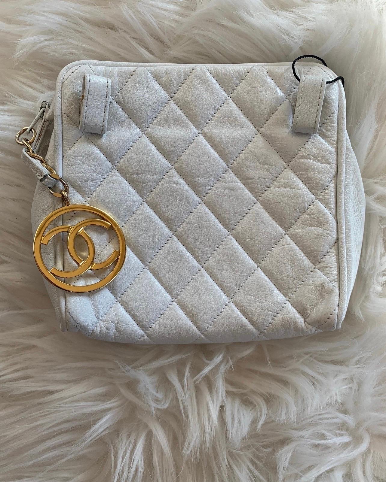 RARE Authentic Vintage CHANEL 1990’s Belt Bag!

ICONIC style, and timeless luxury. EXCELLENT condition

This is NOT a tiny belt bag. This can fit all the essentials, and then some! Check measurements. 

It can be worn as belt bag, a sling bag over