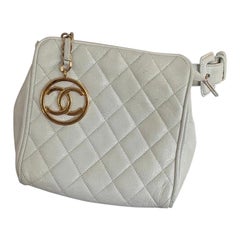 Vintage 90er Chanel CC gesteppte Lammfell-Leder-Gürteltasche