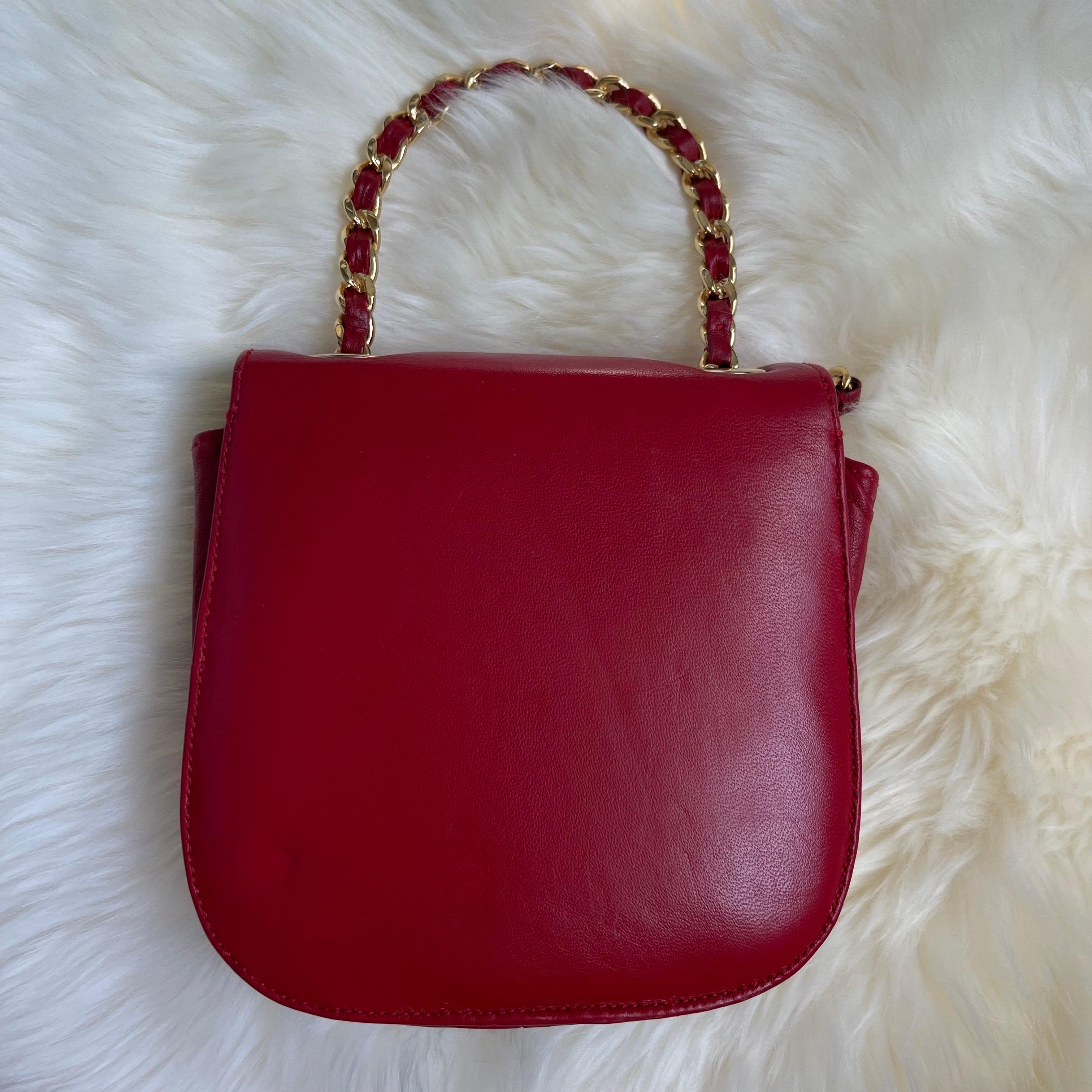 🖤 Vintage 90s Chanel Red Top Handle Bag 🖤

Stunning red leather top handle bag, with gold hardware on the handle. Closes with snap closure. One main compartment, 2 small compartments. The perfect bag for the night out! 

Wear it as a top handle or