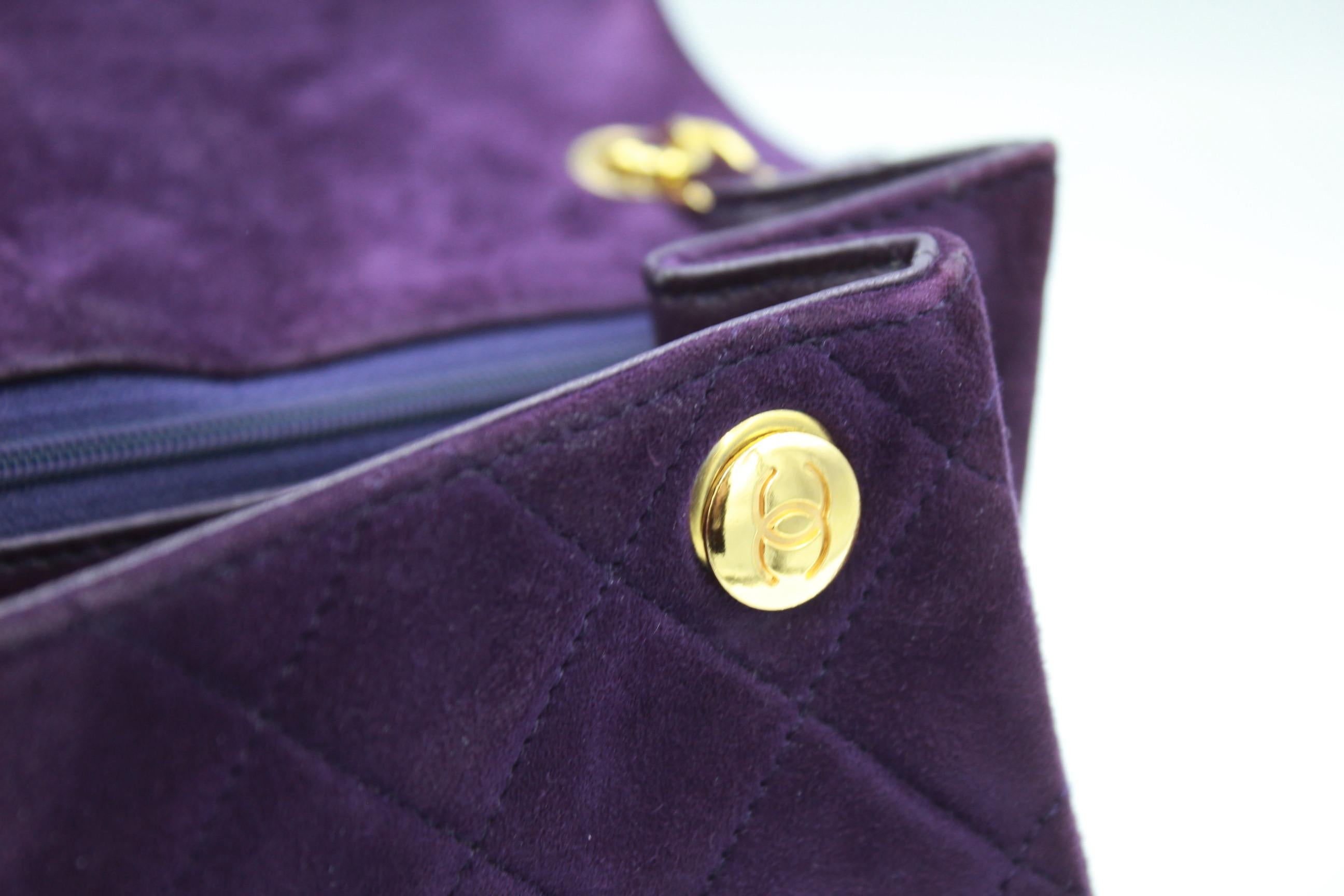 Vintage 90's Chanel Timeless Purple Suede Bag In Good Condition In Paris, FR