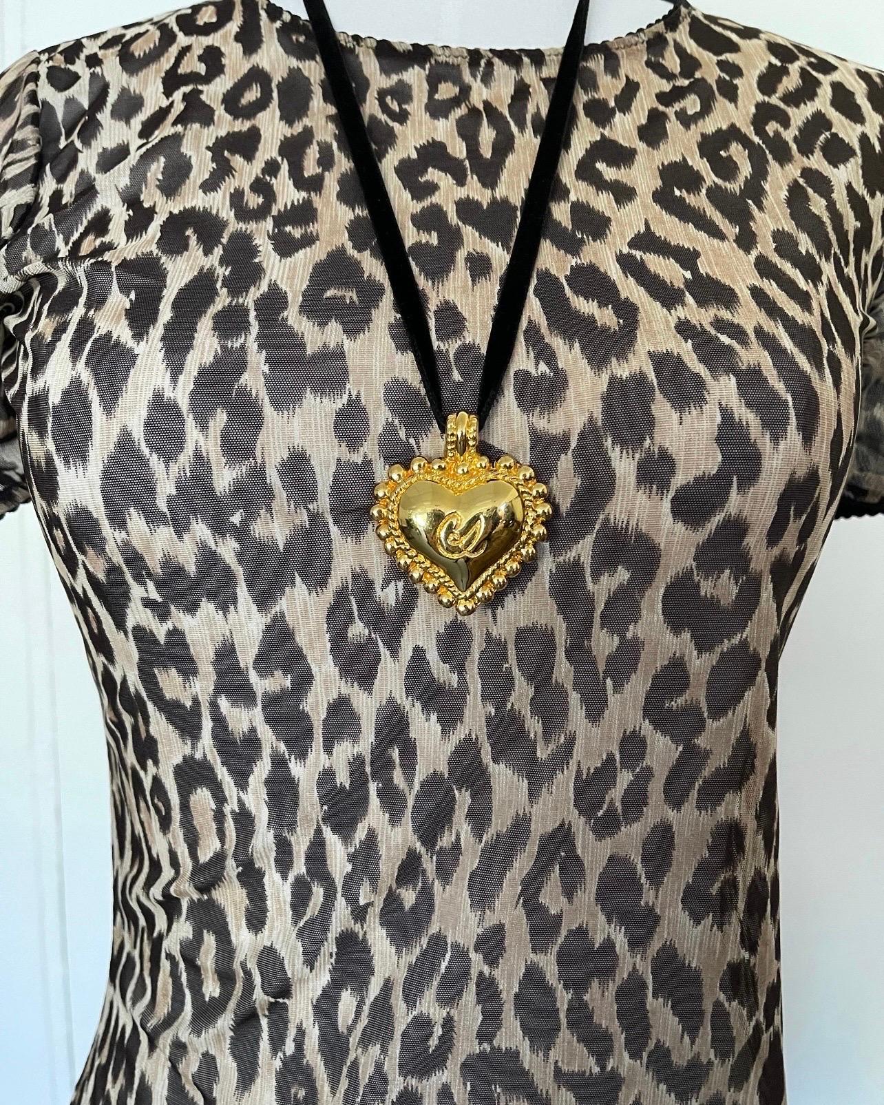 Vintage 90s Christian Lacroix Gold Heart Pendent/ Necklace on Velvet Ribbon 5