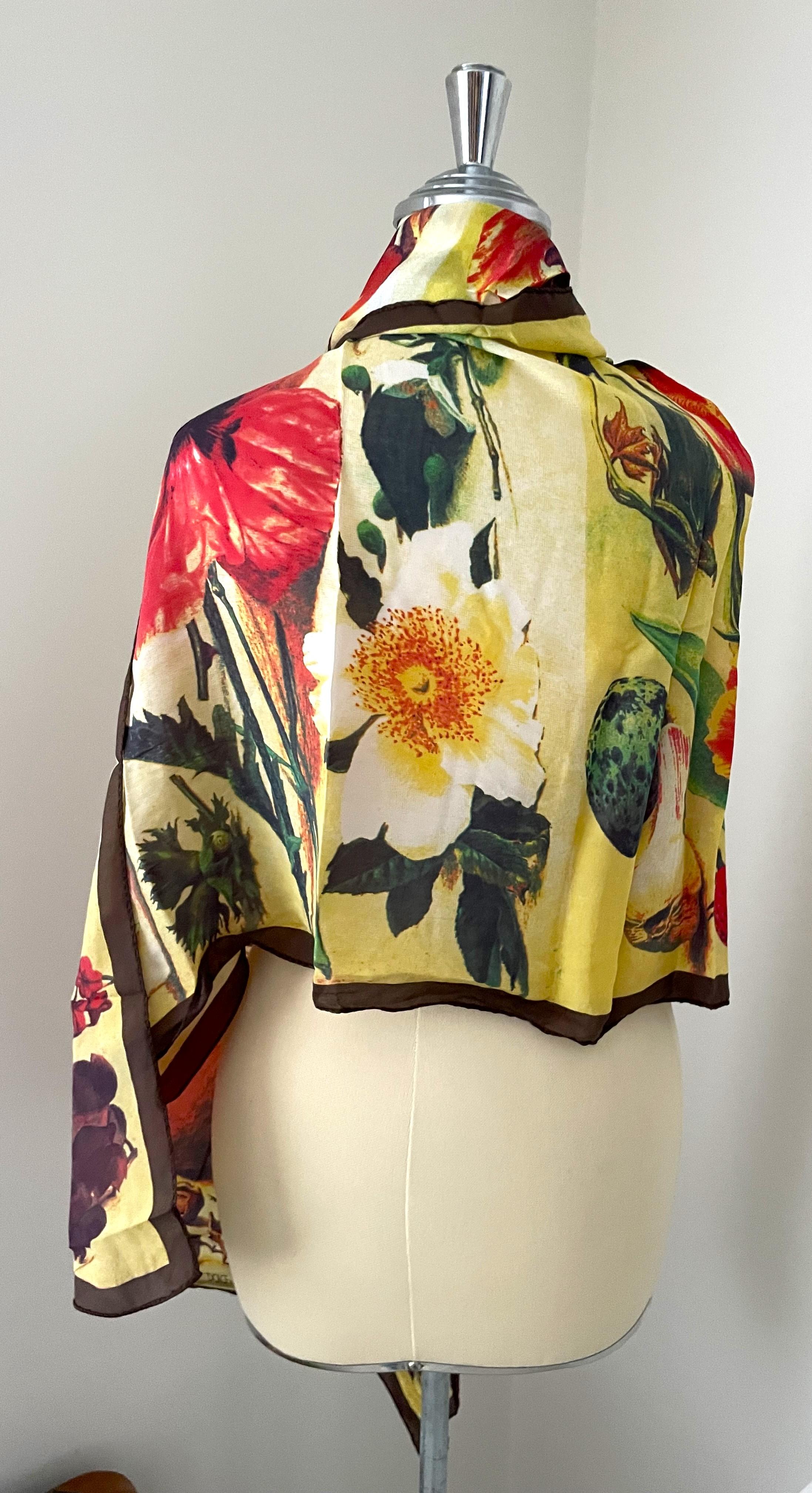 Vintage 90s Dolce & Gabanna Scarf Foulard Scarf Floral 100% Silk  In Excellent Condition In 'S-HERTOGENBOSCH, NL