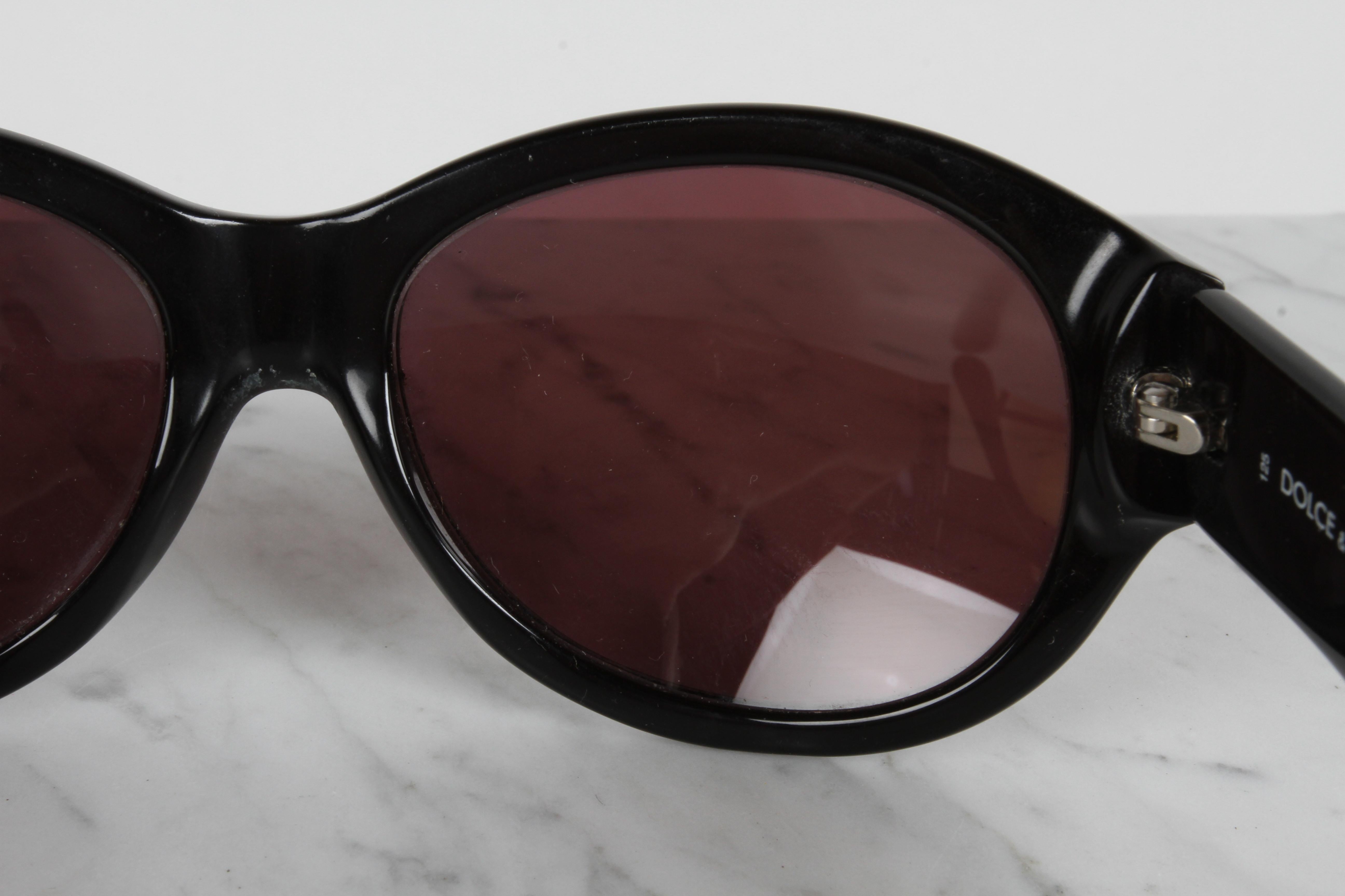 Vintage 90's Dolce & Gabbana 511S Black Frame & Rose Lenses Oval Fly Sunglasses For Sale 3