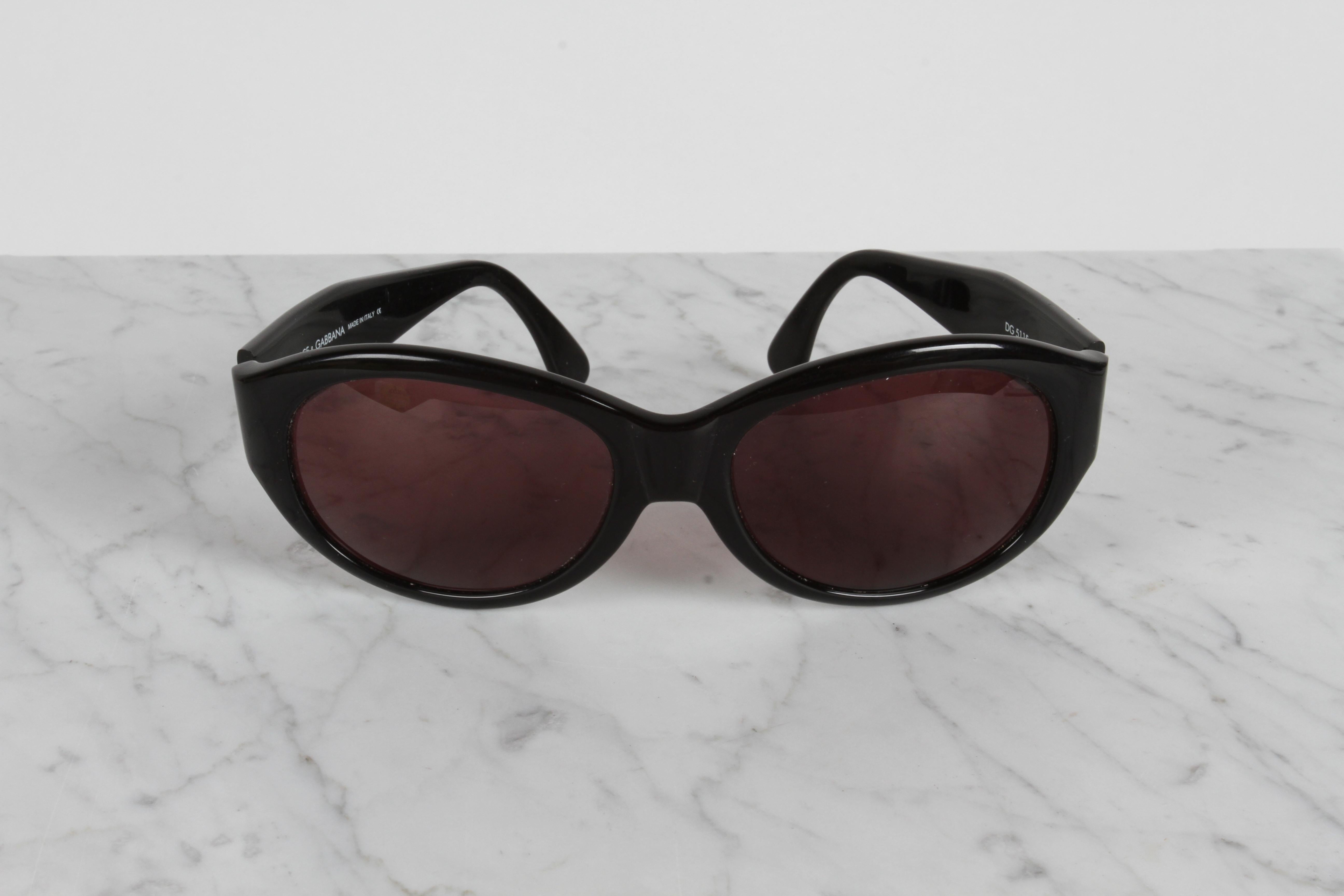 Vintage 90's Dolce & Gabbana 511S Black Frame & Rose Lenses Oval Fly Sunglasses For Sale 4