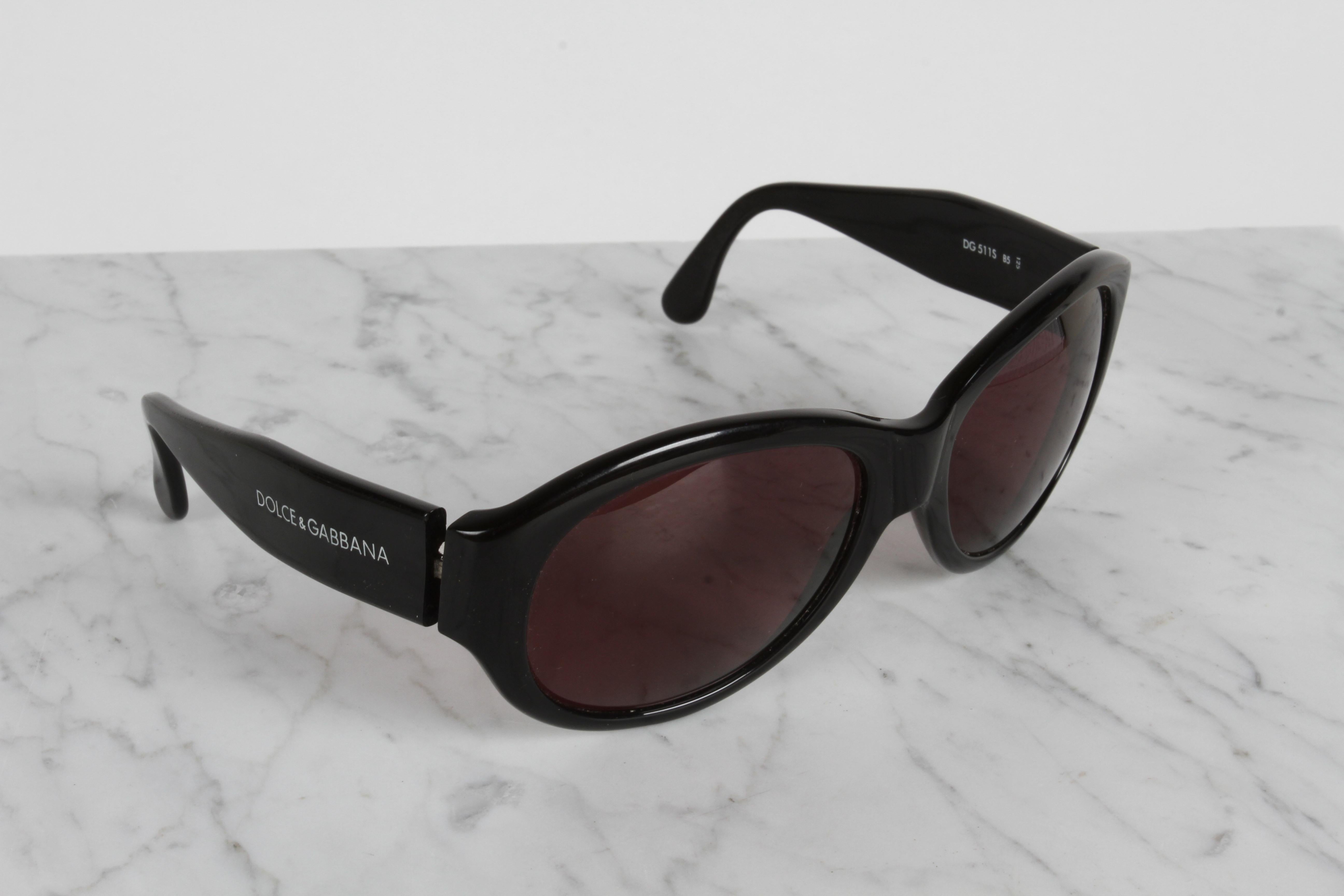 Italian Vintage 90's Dolce & Gabbana 511S Black Frame & Rose Lenses Oval Fly Sunglasses For Sale