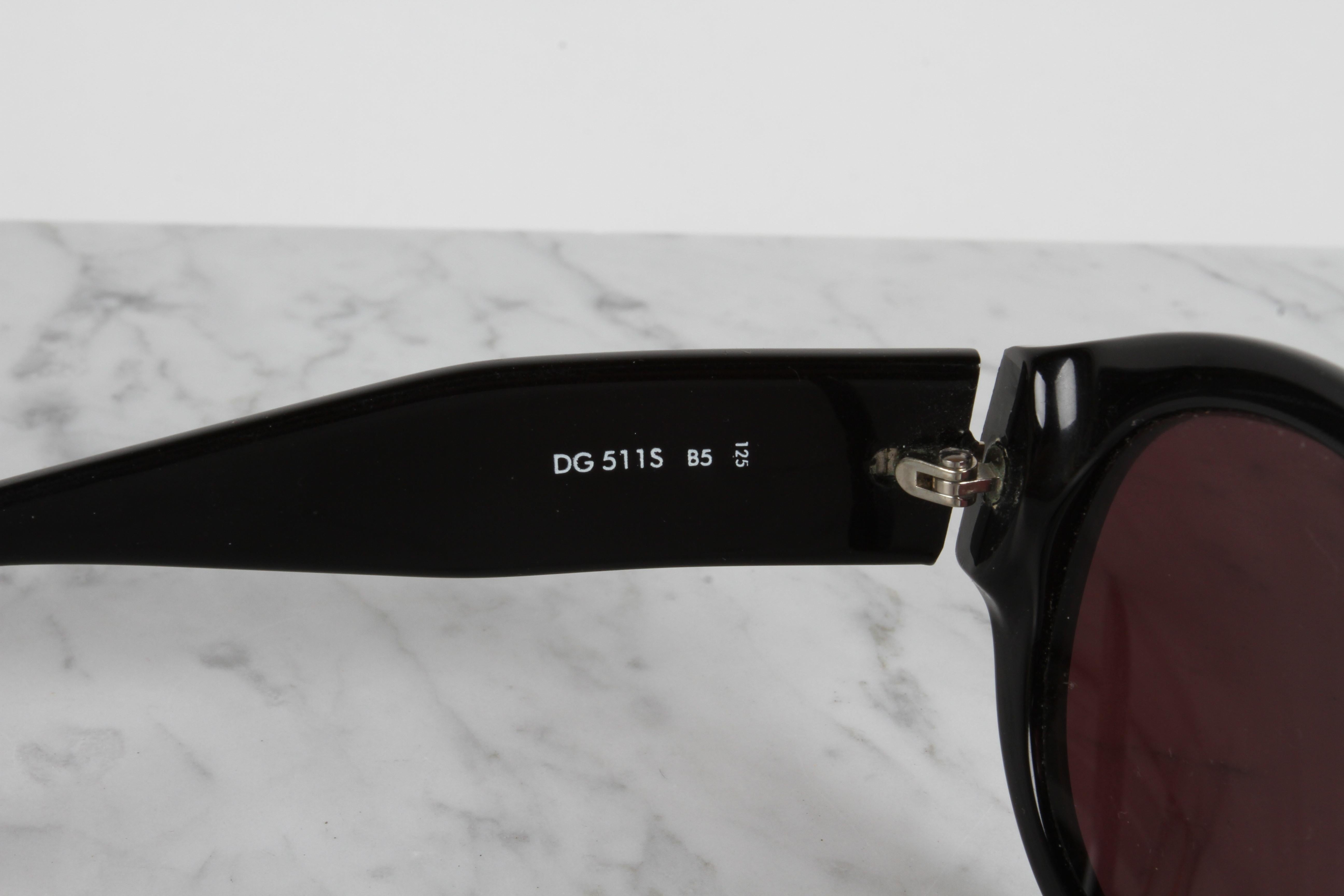 Late 20th Century Vintage 90's Dolce & Gabbana 511S Black Frame & Rose Lenses Oval Fly Sunglasses For Sale